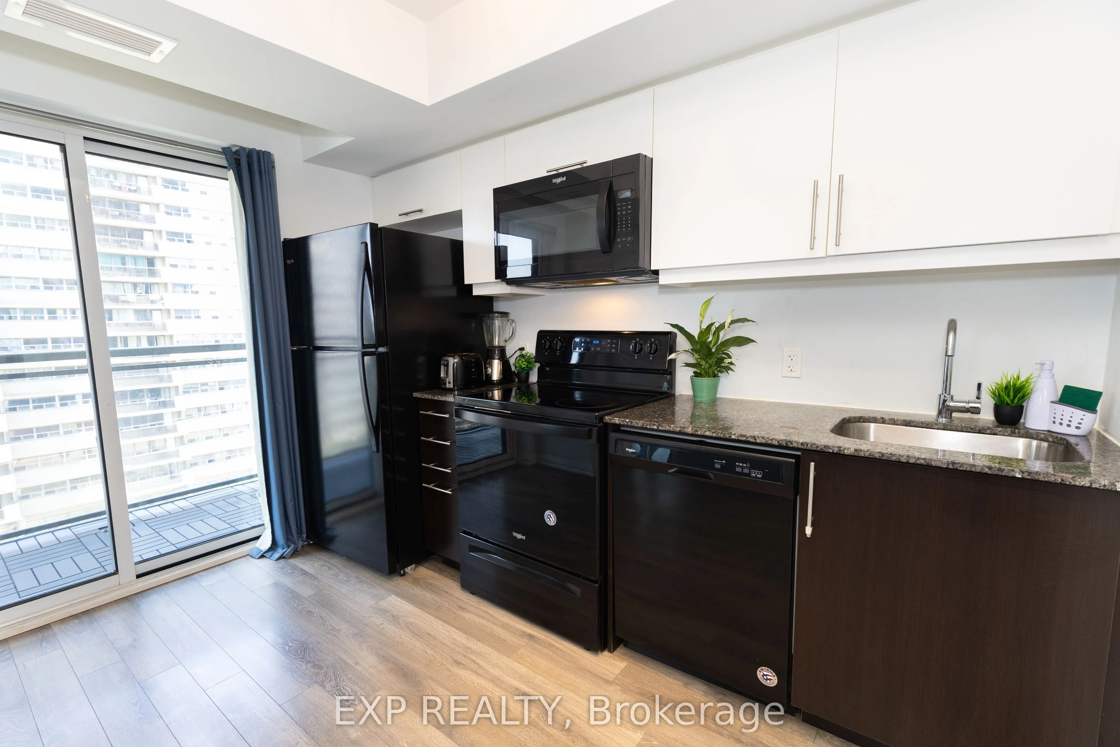 30 Meadowglen Place, #707