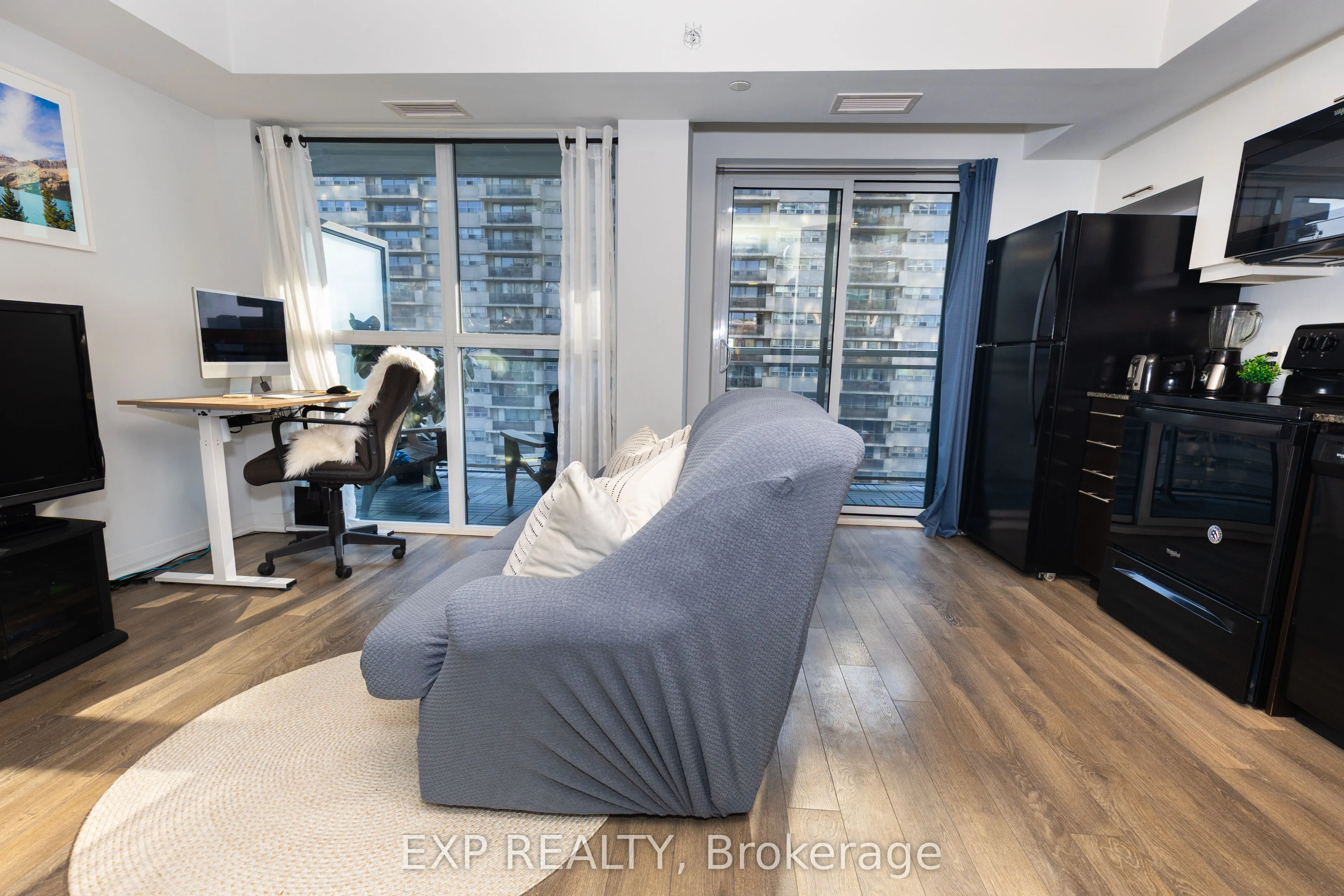 30 Meadowglen Place, #707