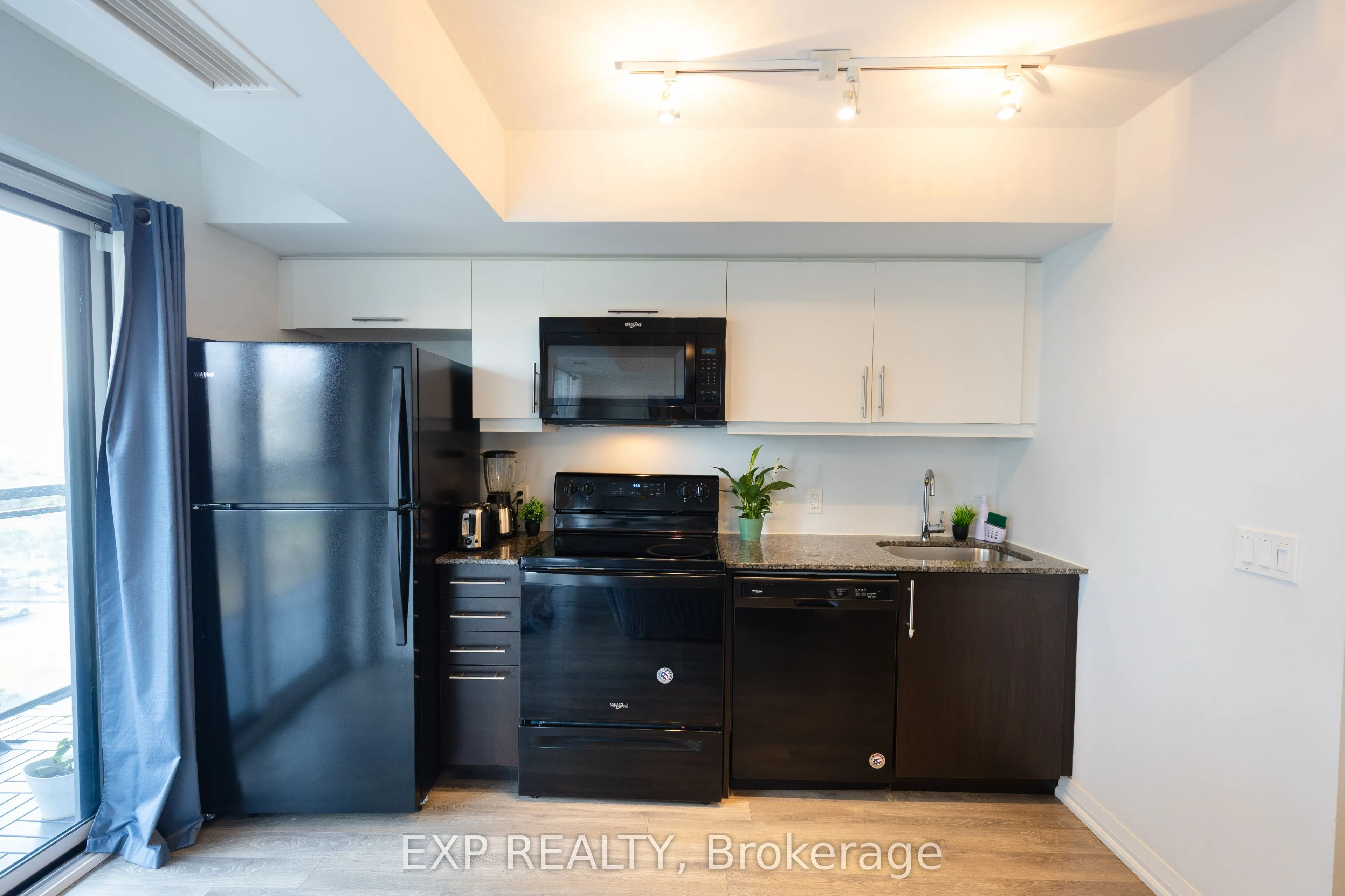 30 Meadowglen Place, #707