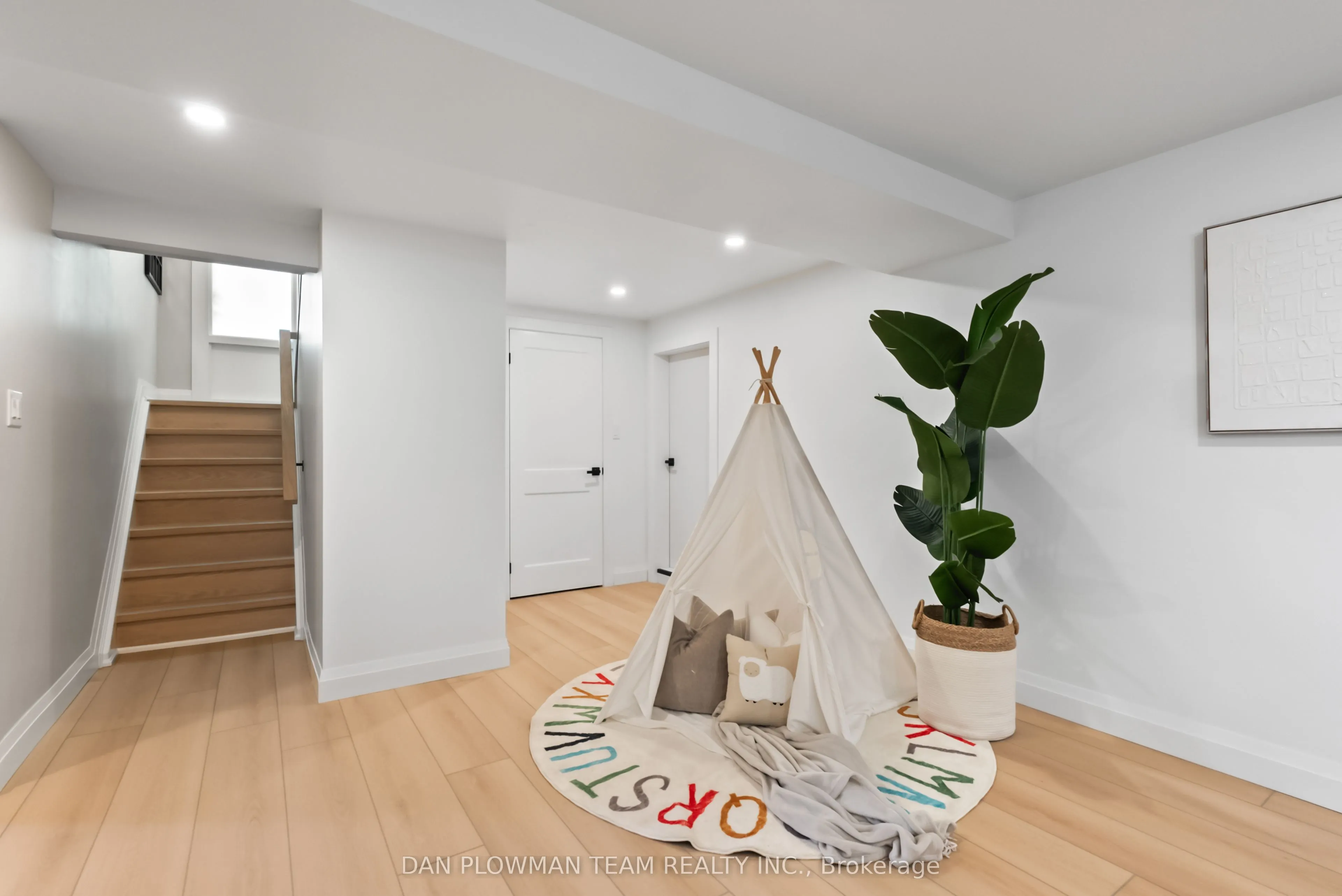 119 Thorncliffe Street