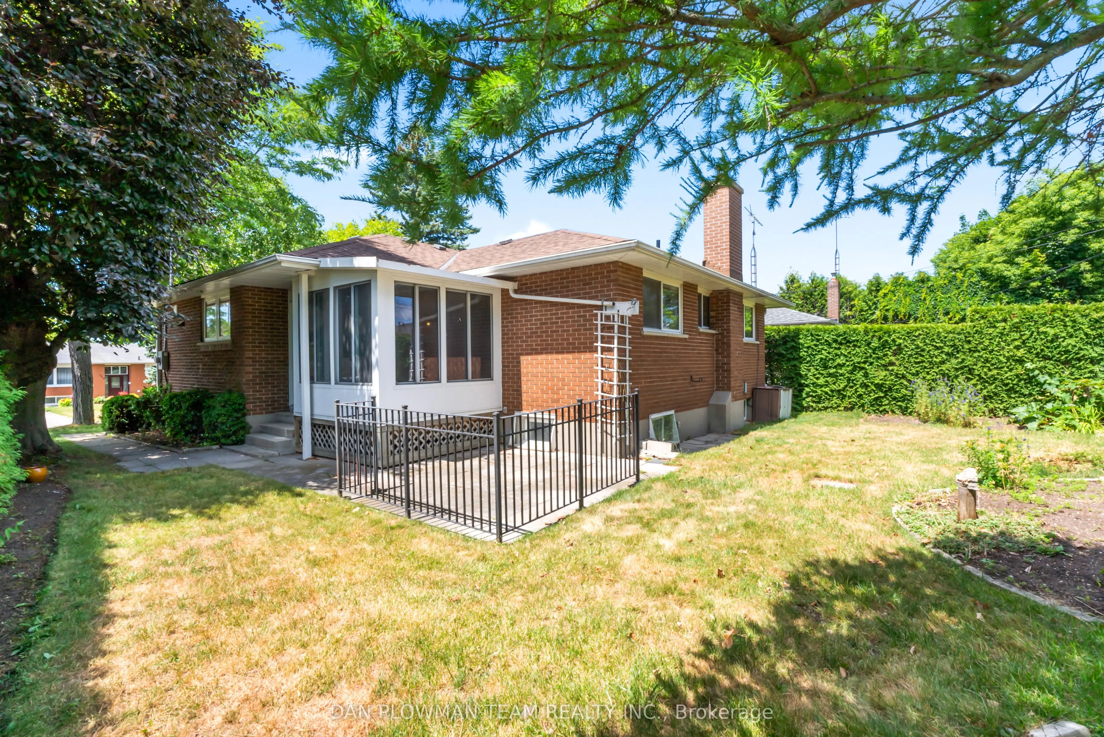 119 Thorncliffe Street