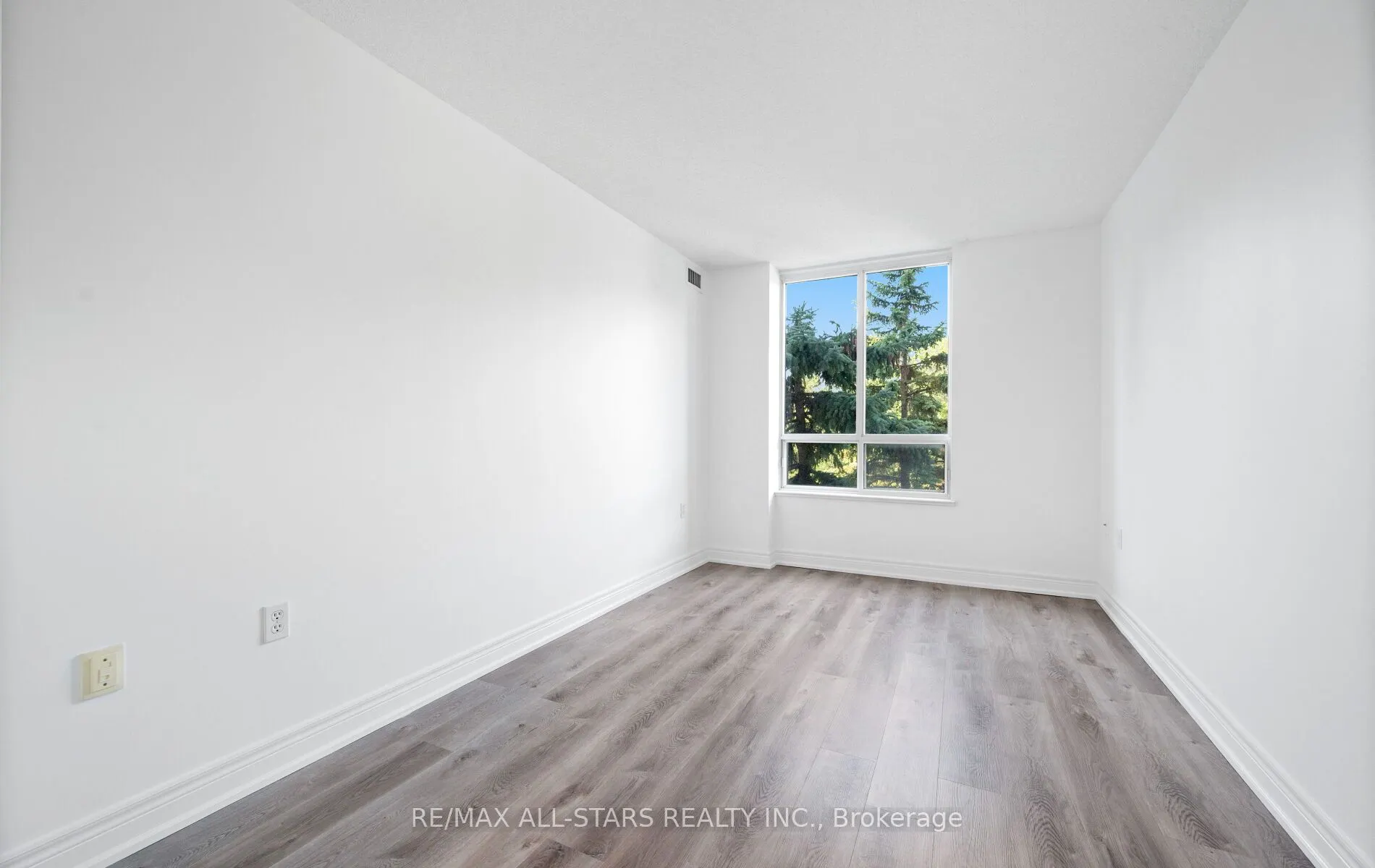5001 Finch Avenue E, #302