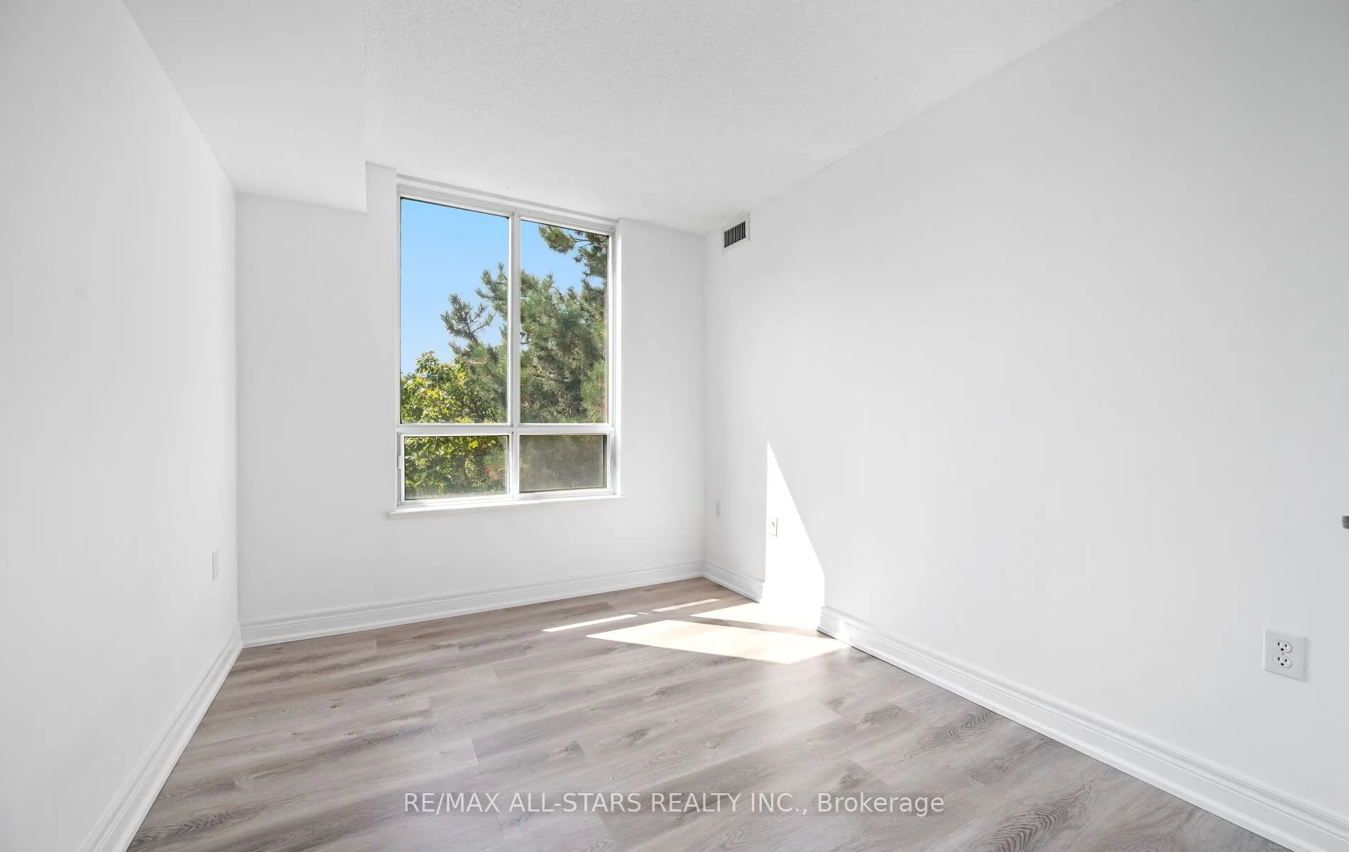 5001 Finch Avenue E, #302