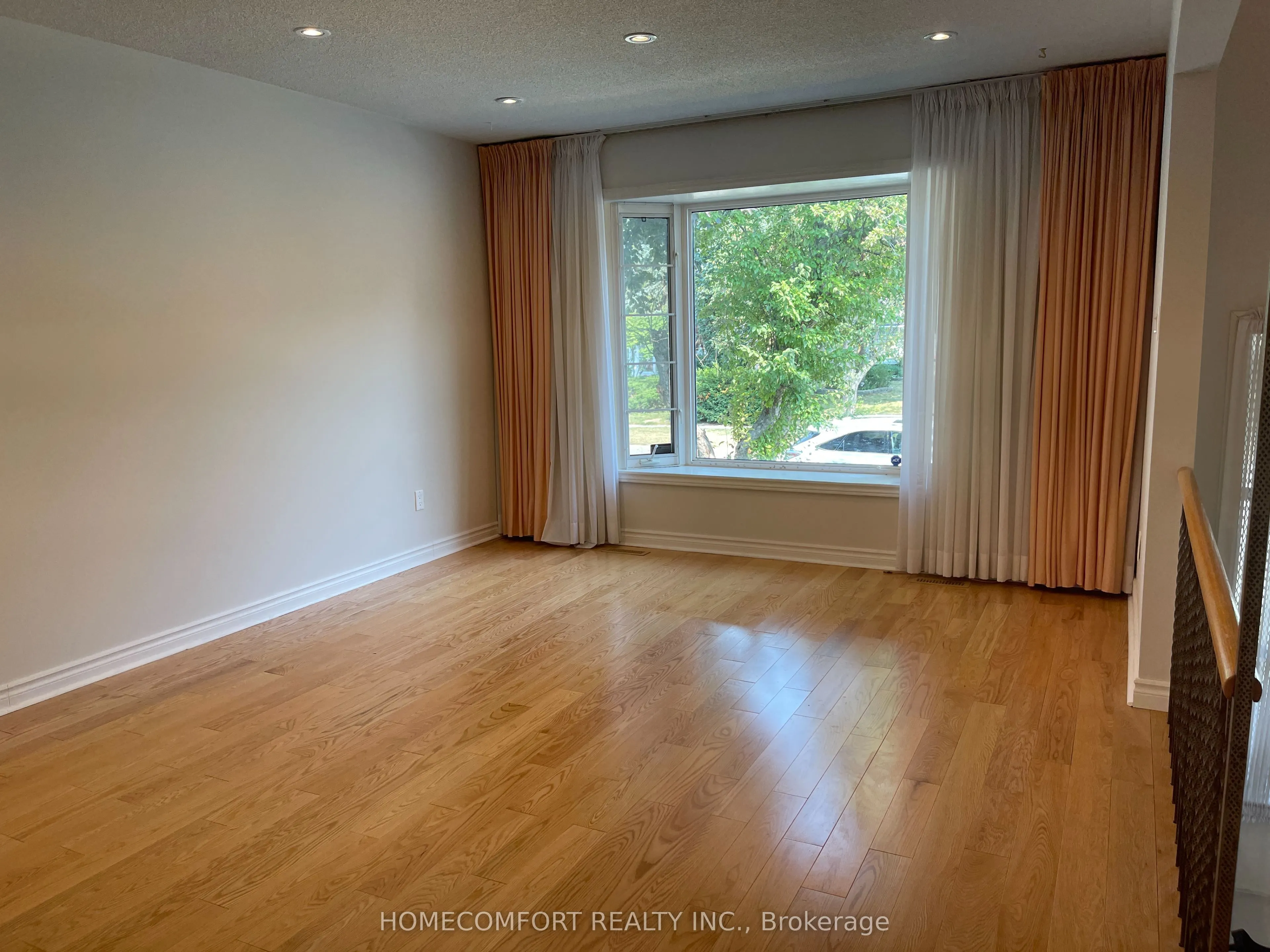 17 Gloxinia Crescent, #Upper