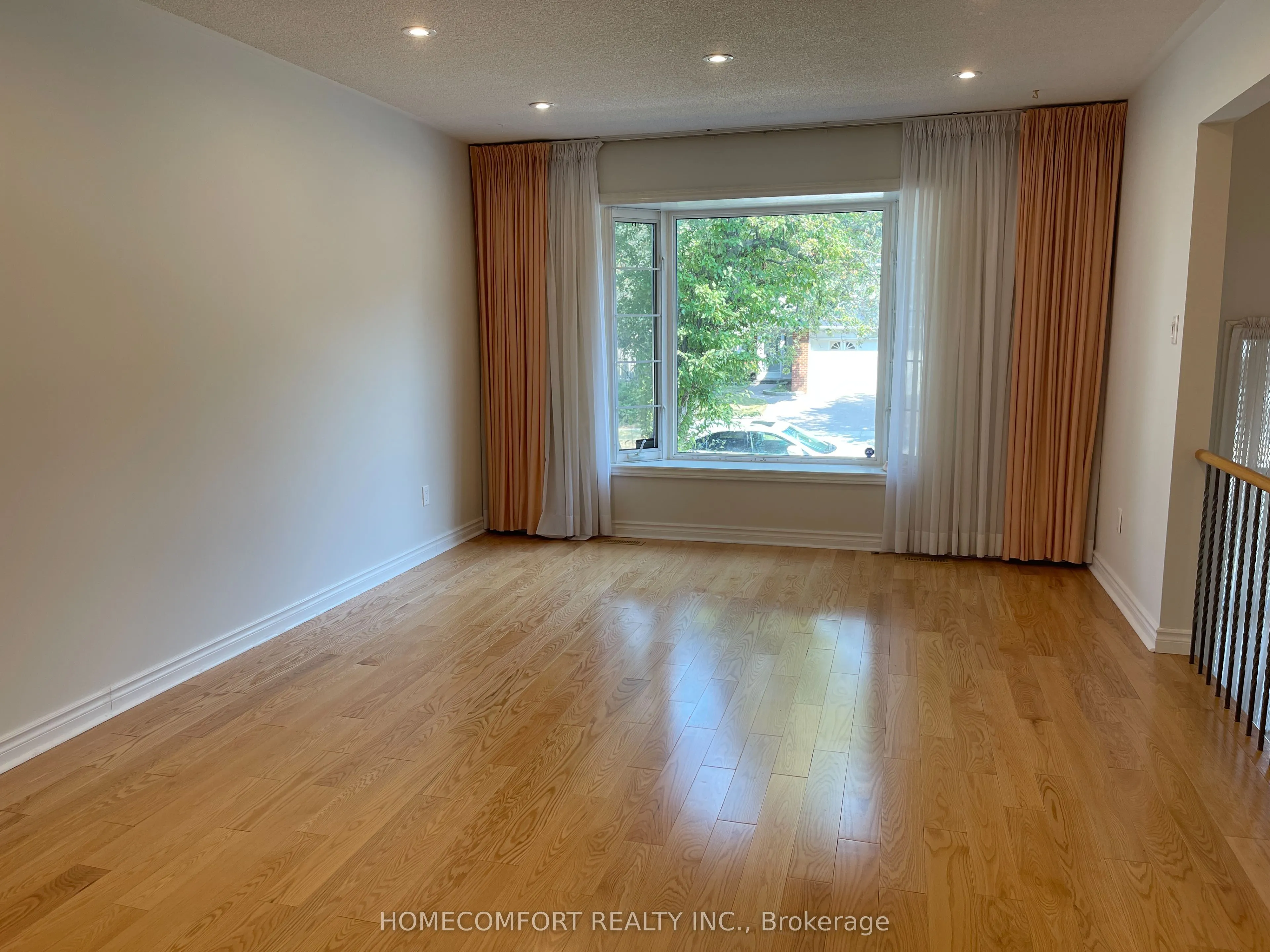17 Gloxinia Crescent, #Upper