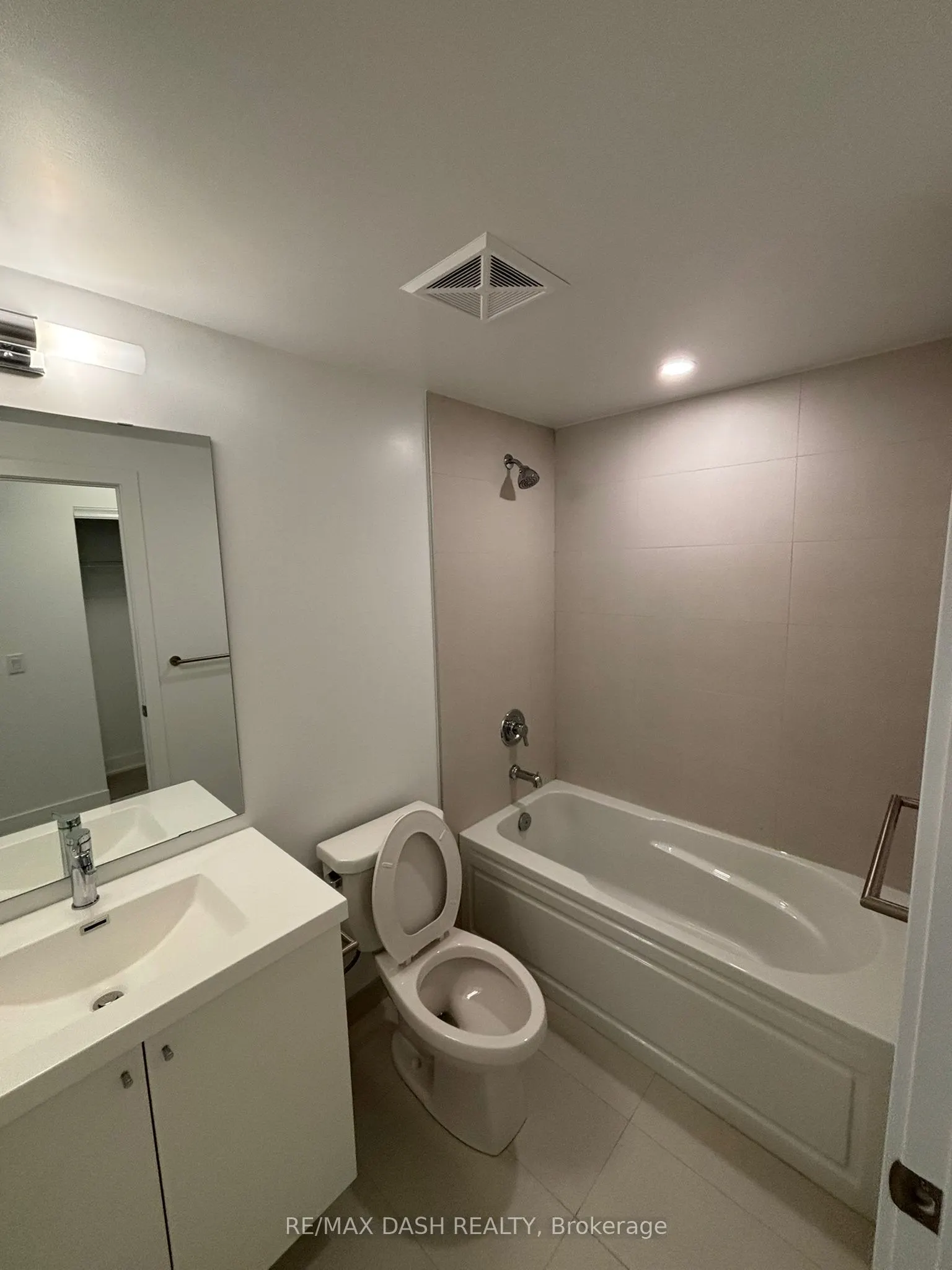 2425 Simcoe Street N, #1022