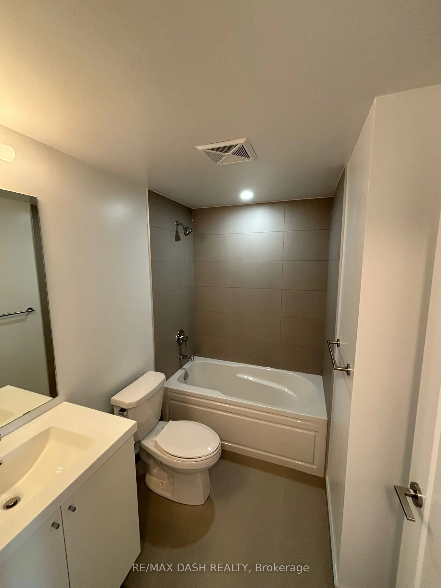 2425 Simcoe Street N, #1022