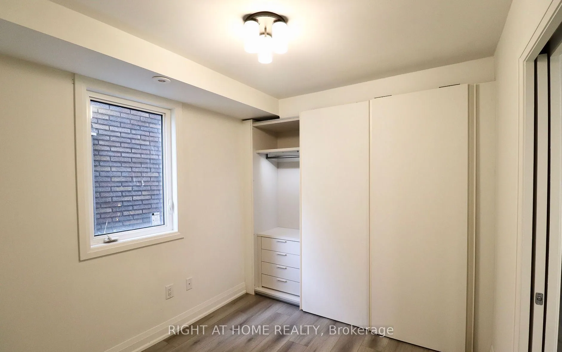 676 Coxwell Avenue, #Main