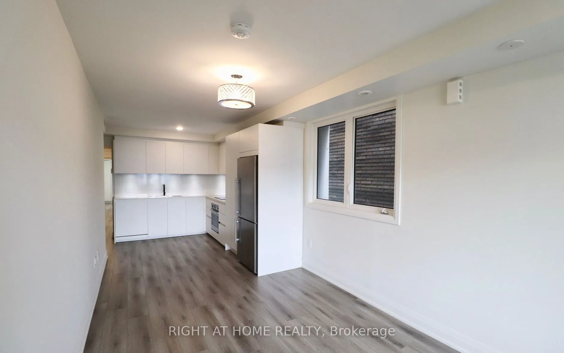 676 Coxwell Avenue, #Main