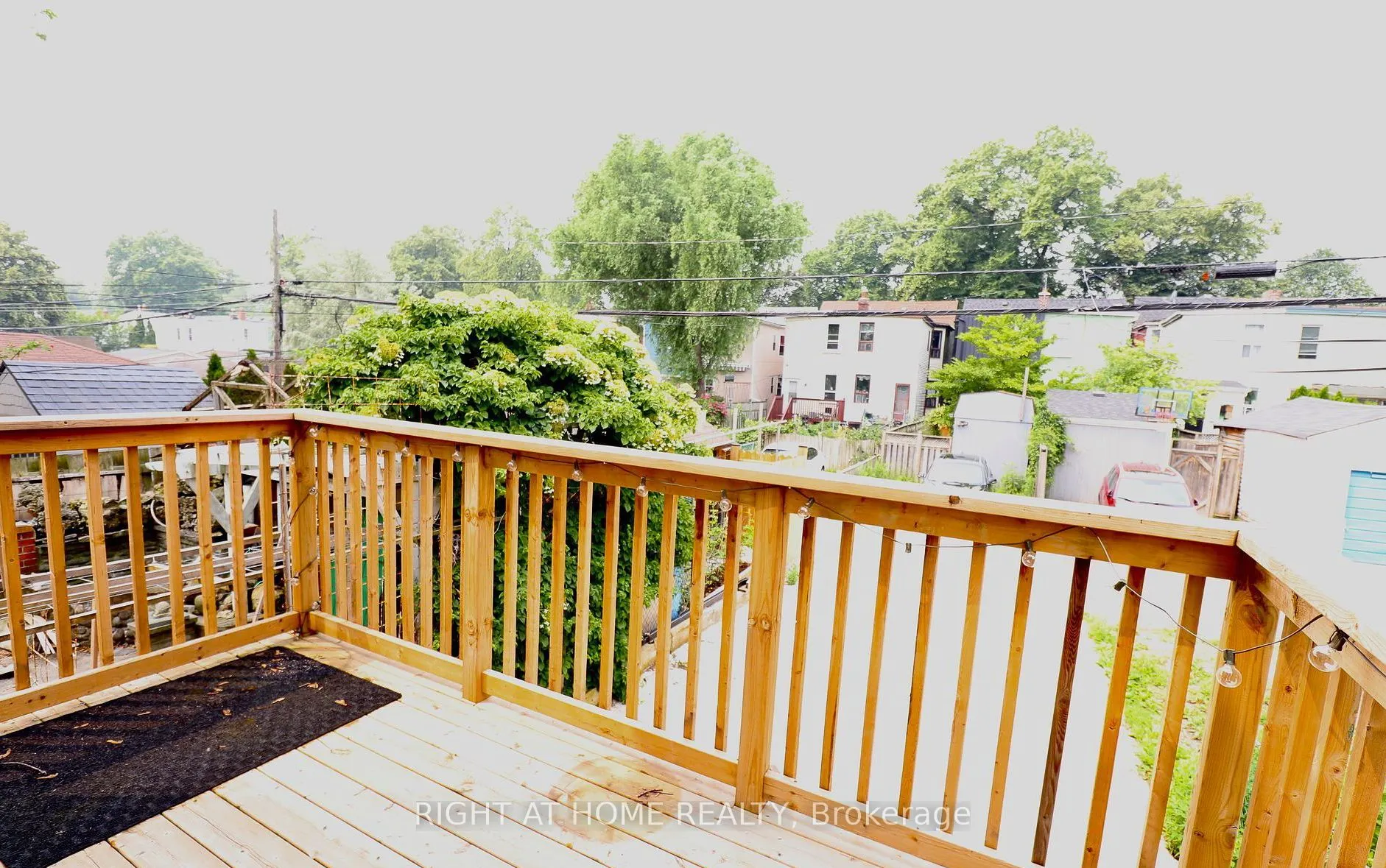 676 Coxwell Avenue, #Main