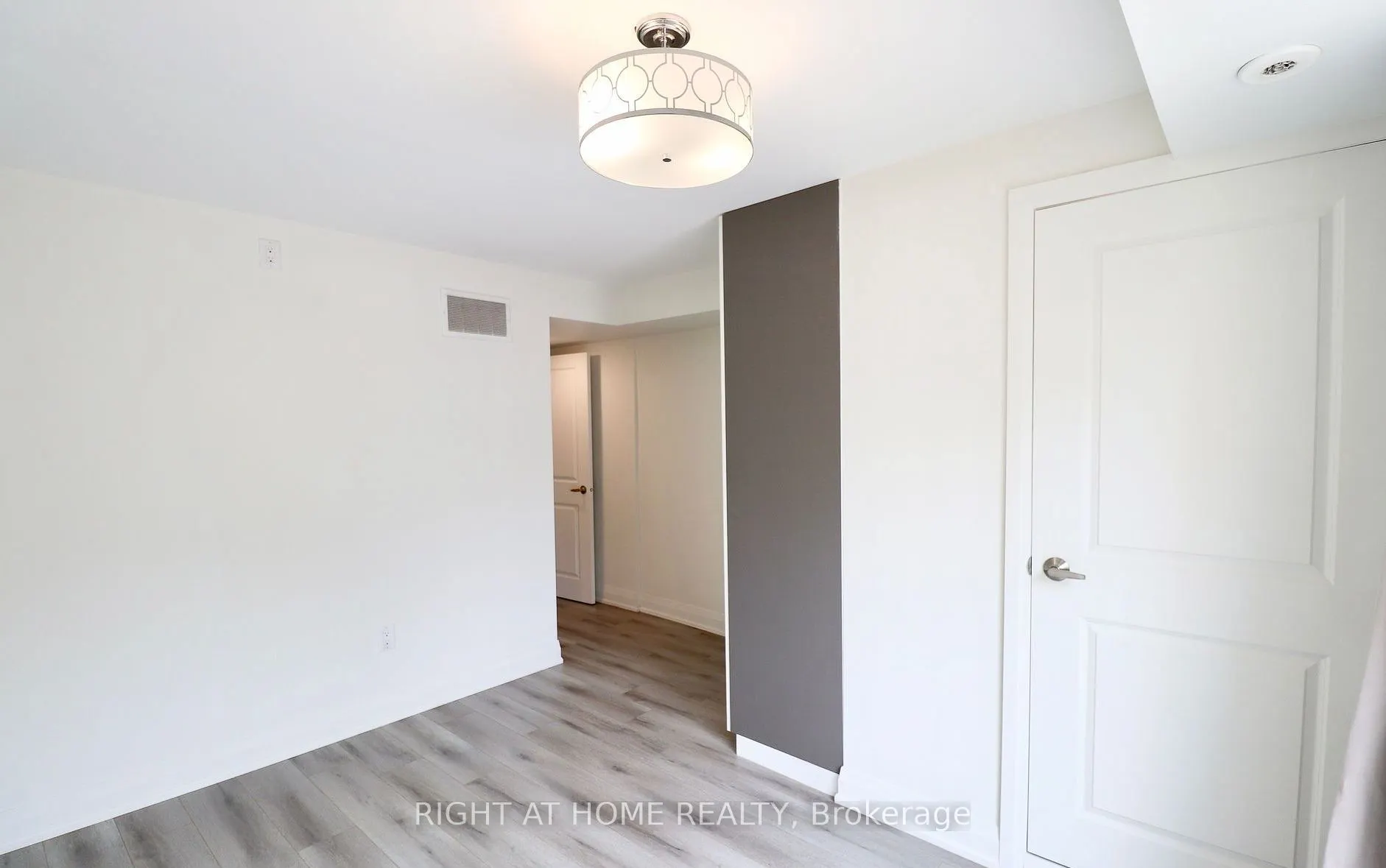 676 Coxwell Avenue, #Main