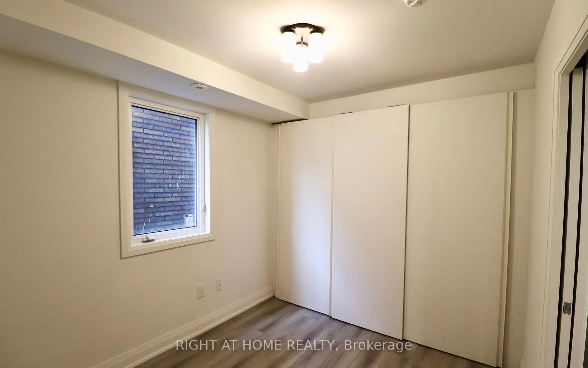 676 Coxwell Avenue, #Main
