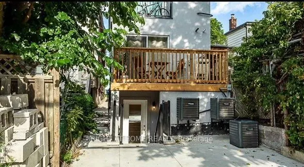 676 Coxwell Avenue, #Main