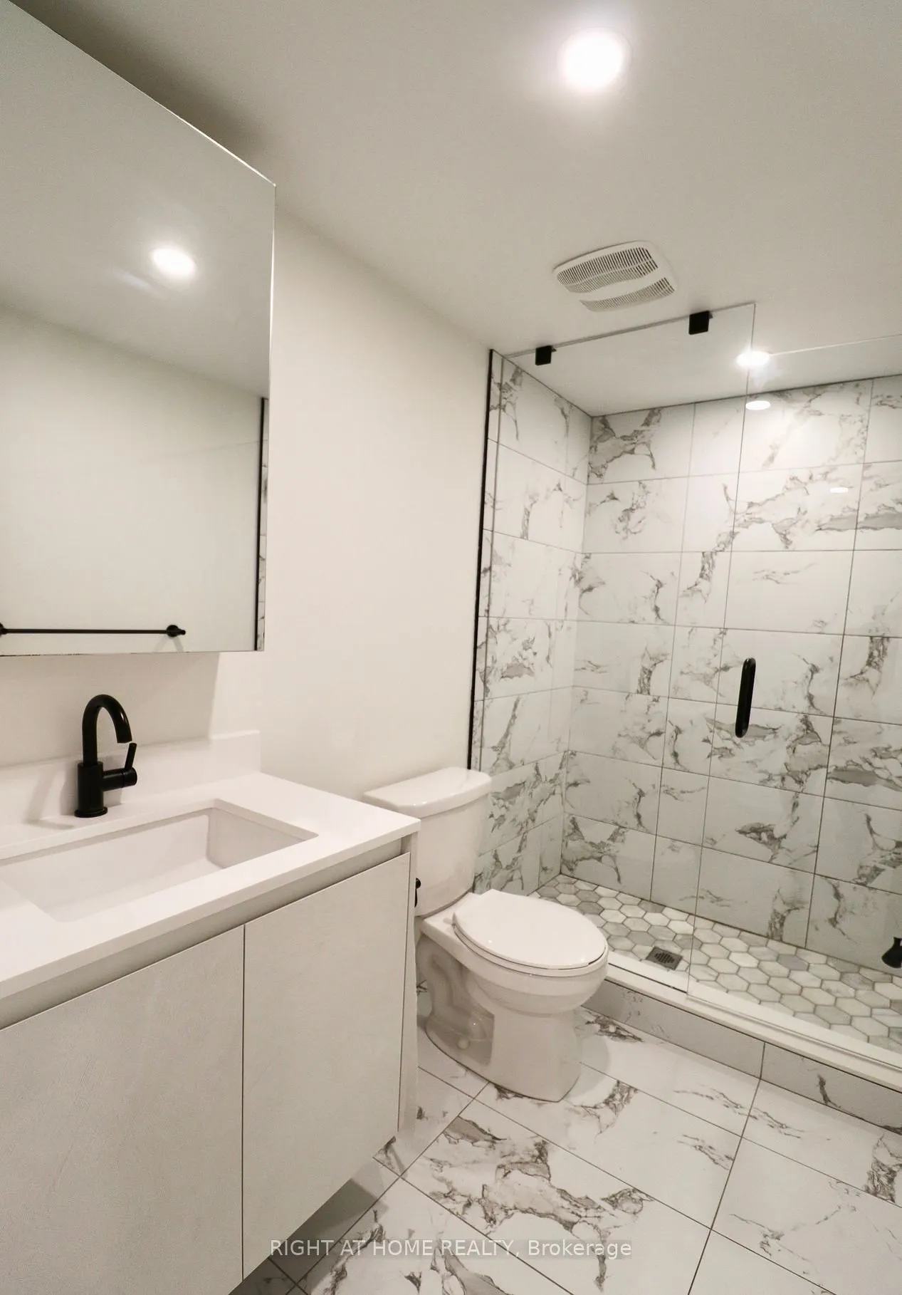 676 Coxwell Avenue, #Main