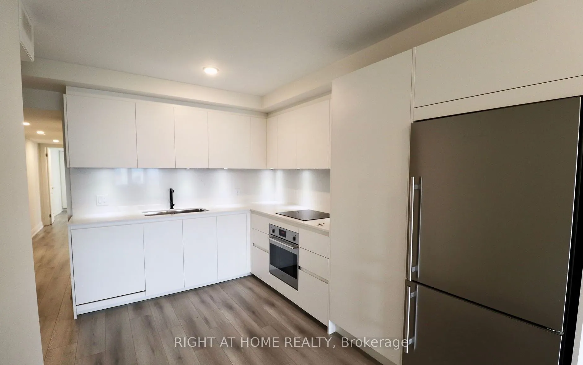 676 Coxwell Avenue, #Main