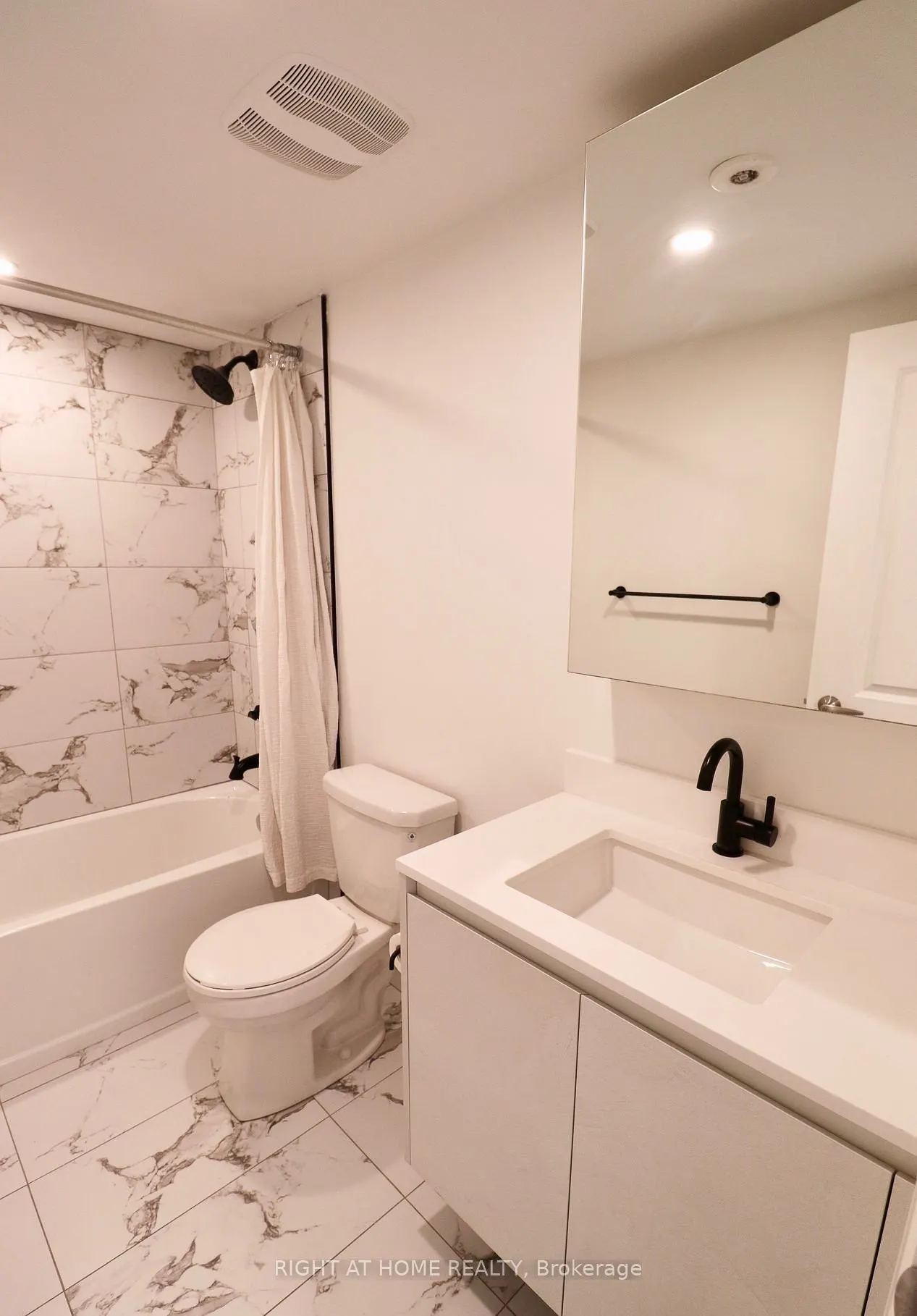 676 Coxwell Avenue, #Main