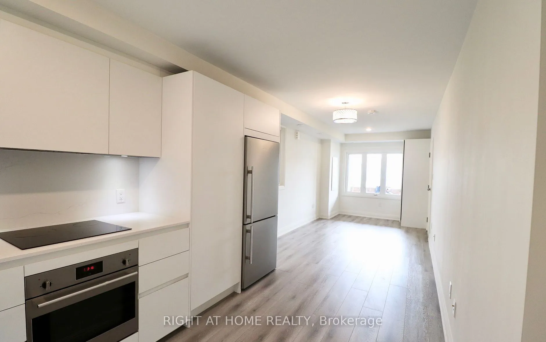 676 Coxwell Avenue, #Main
