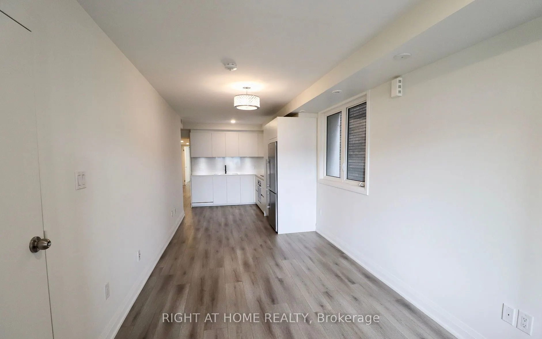 676 Coxwell Avenue, #Main