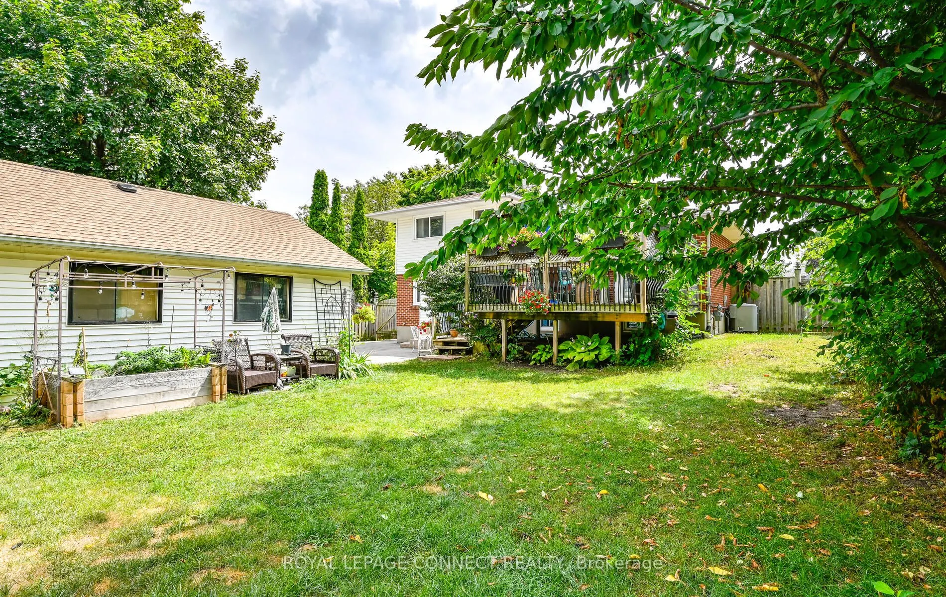612 Maple Street W