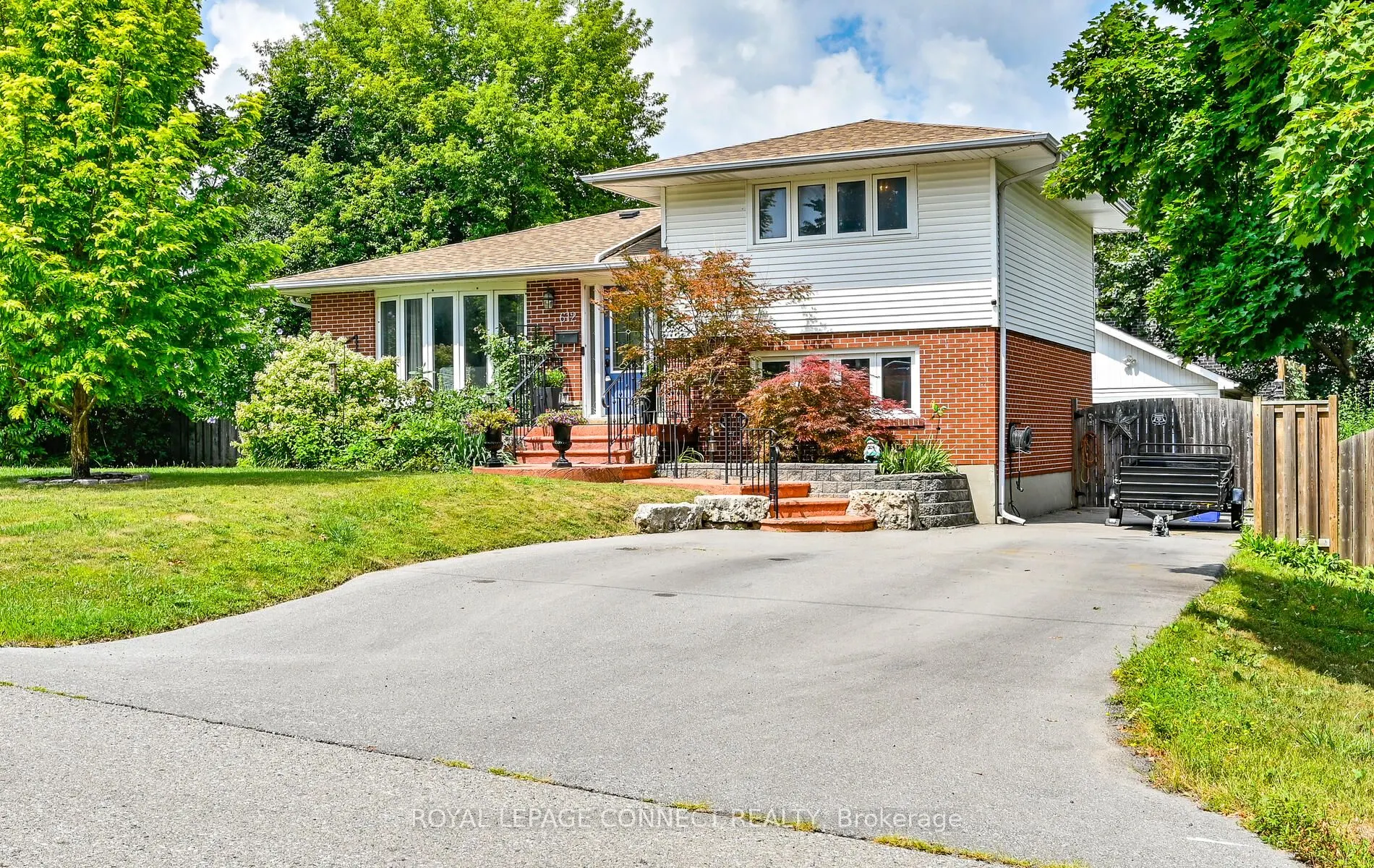 612 Maple Street W