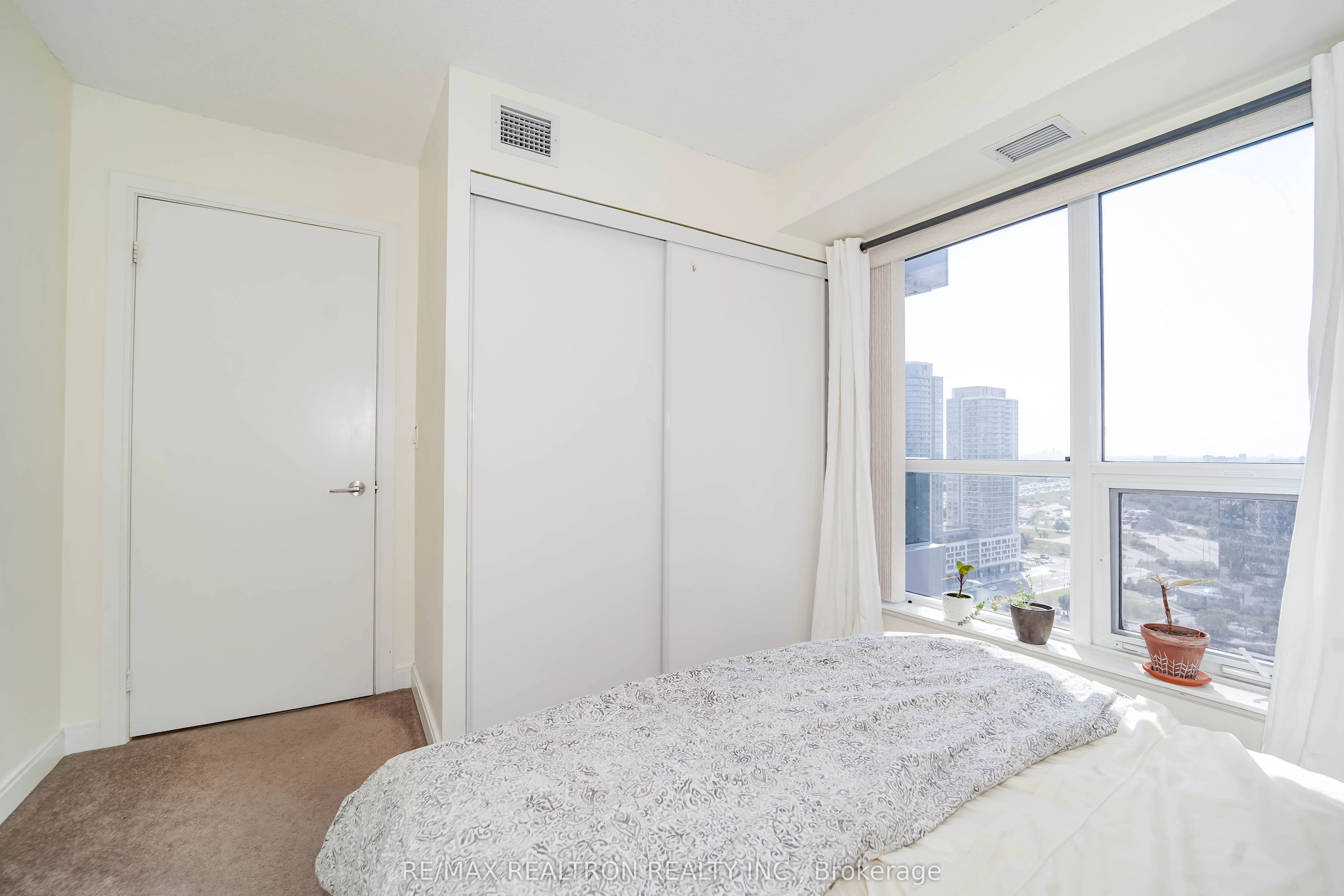 181 Village Green Square, #2518