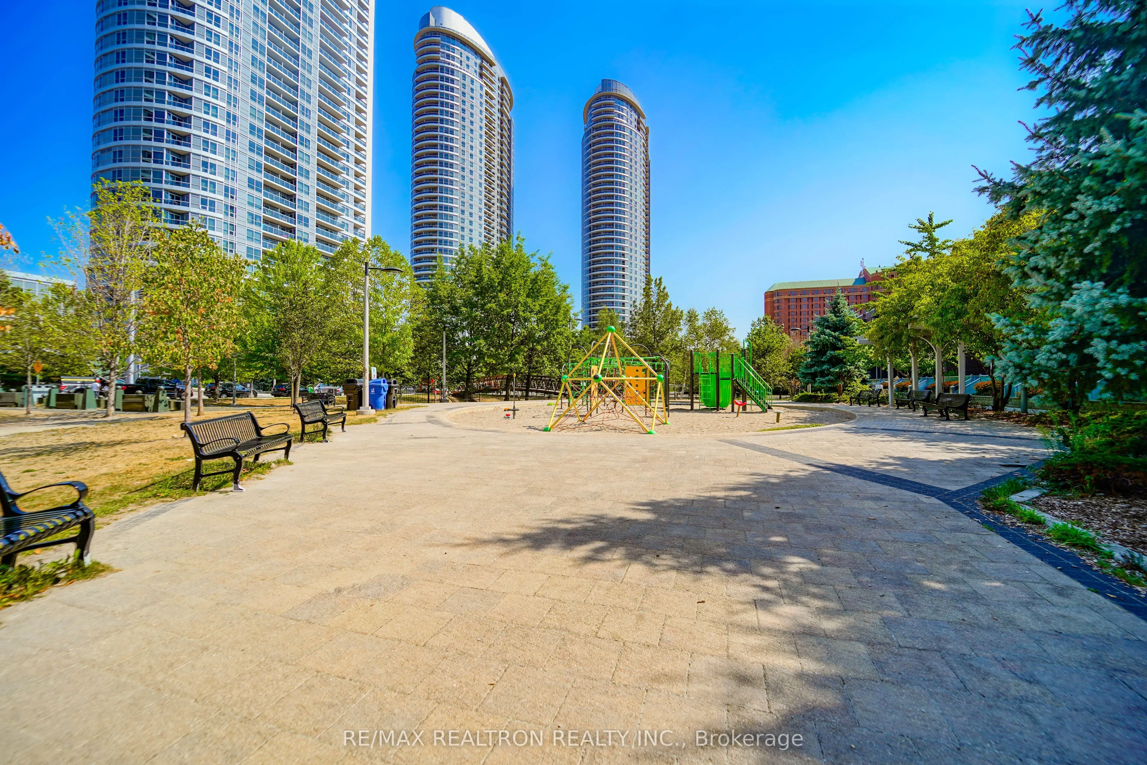 181 Village Green Square, #2518