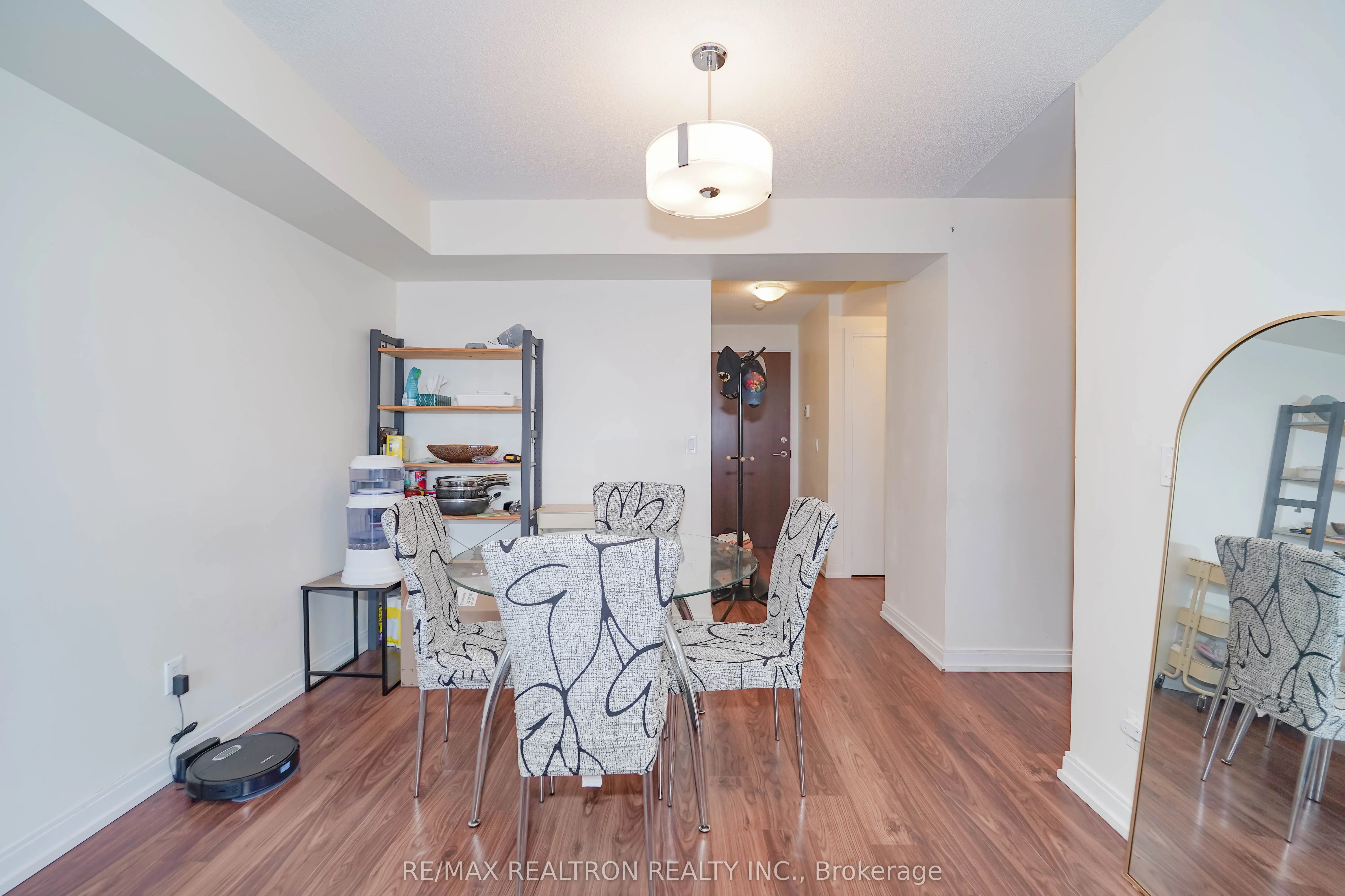 181 Village Green Square, #2518