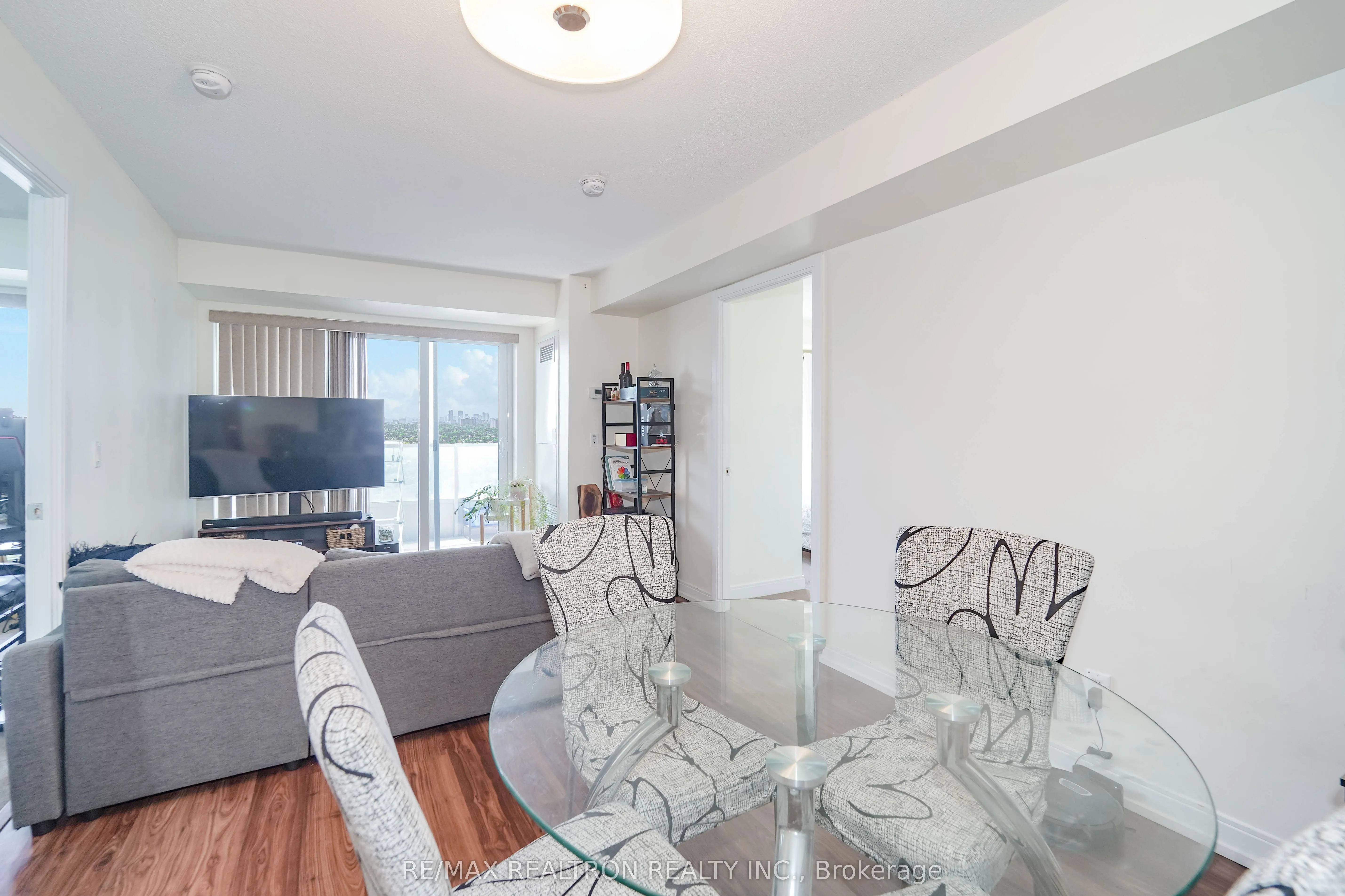 181 Village Green Square, #2518