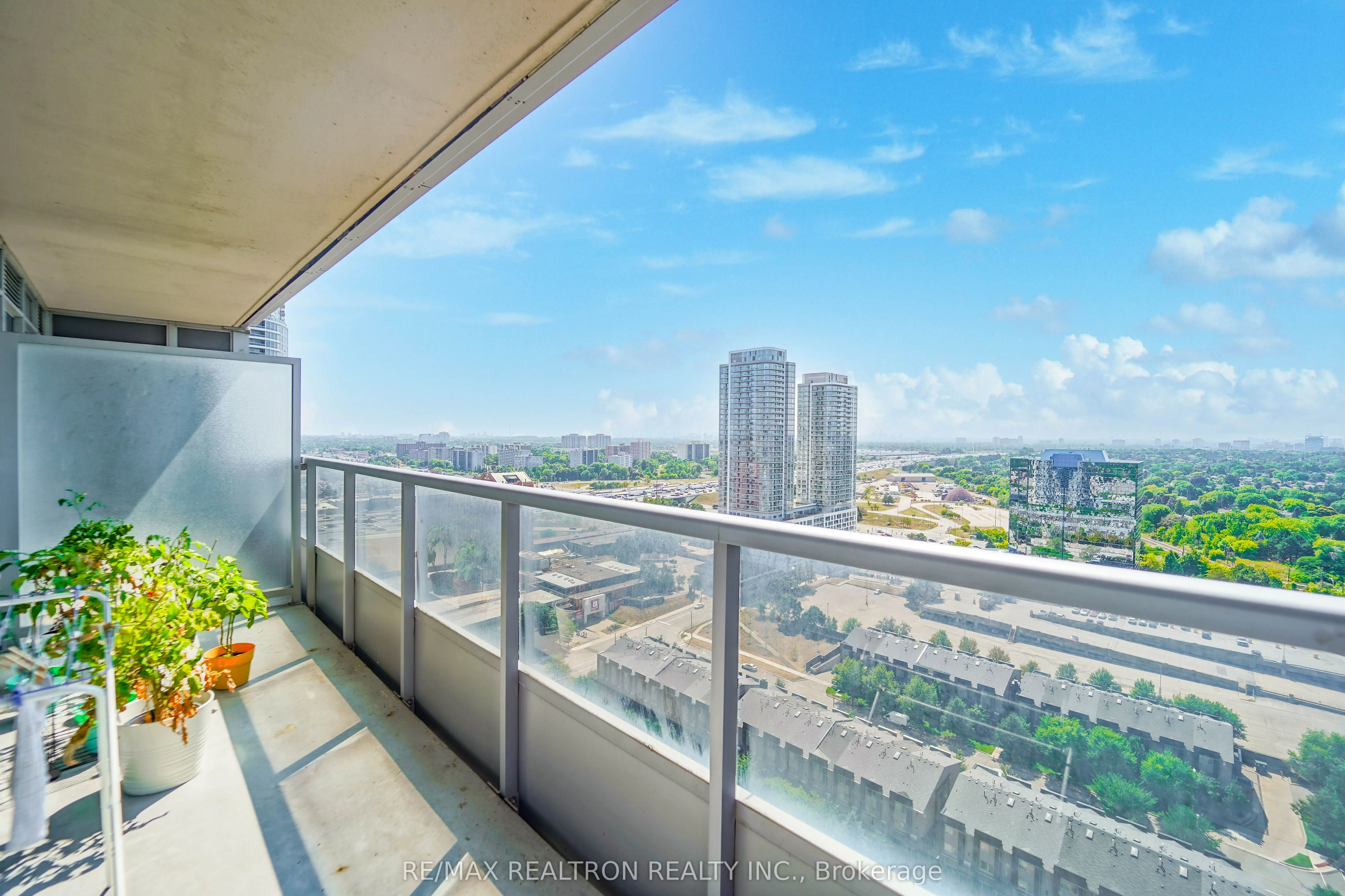 181 Village Green Square, #2518