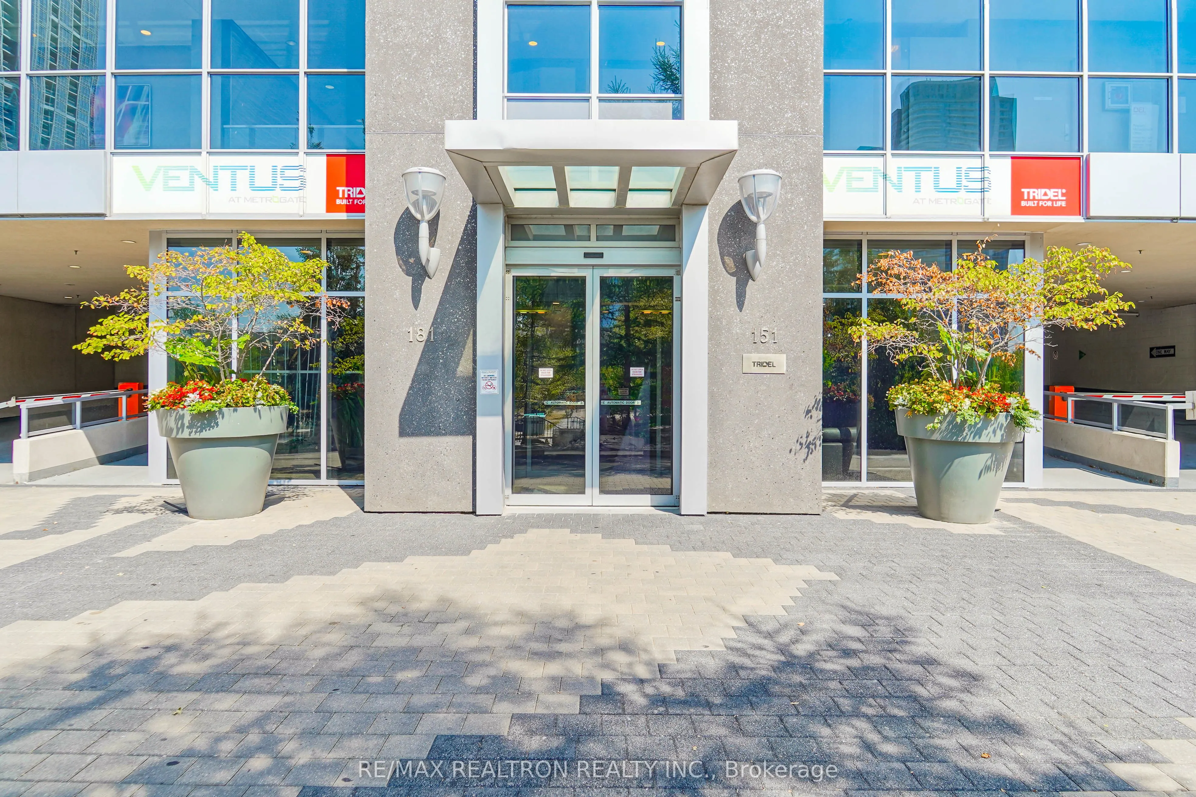 181 Village Green Square, #2518