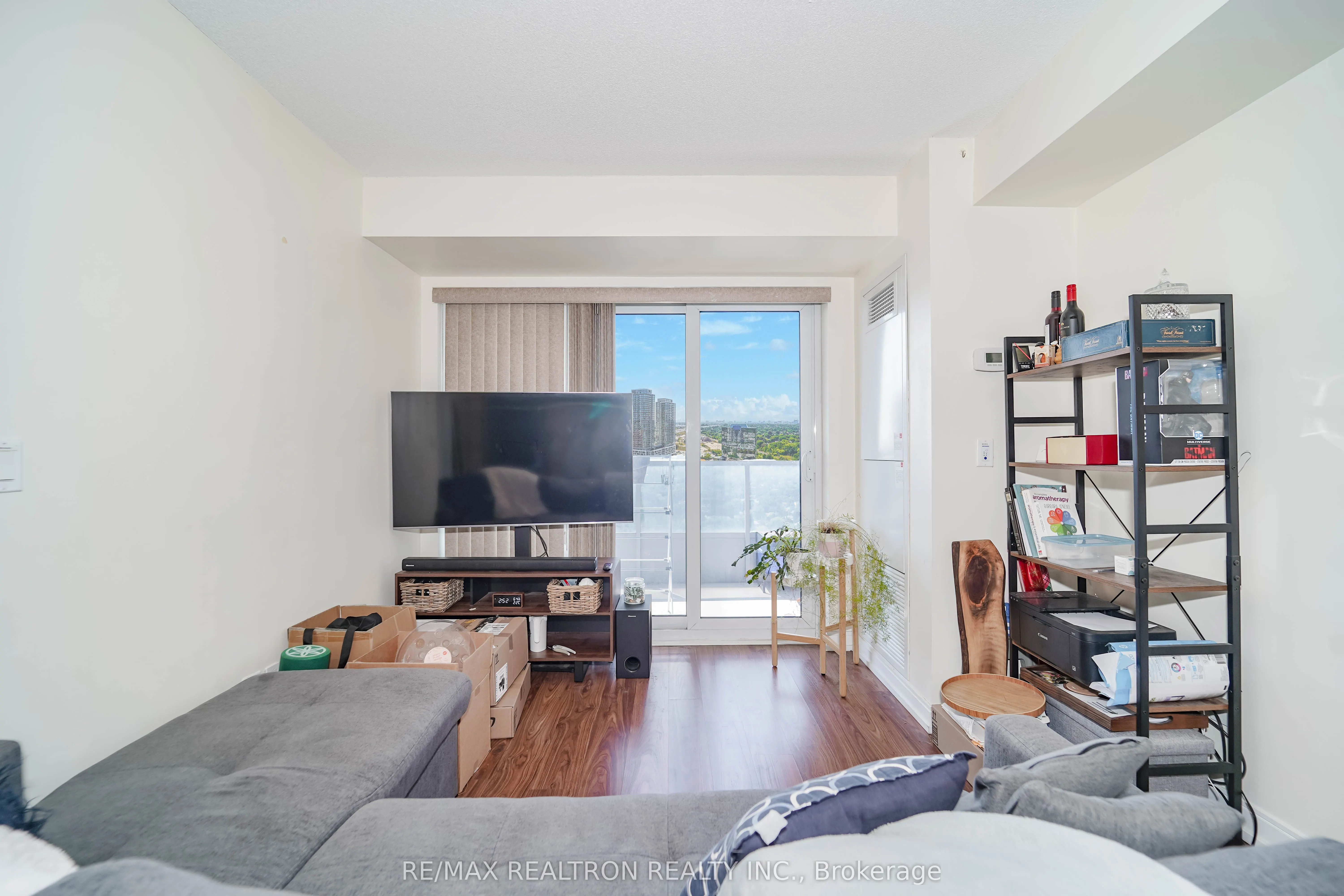181 Village Green Square, #2518