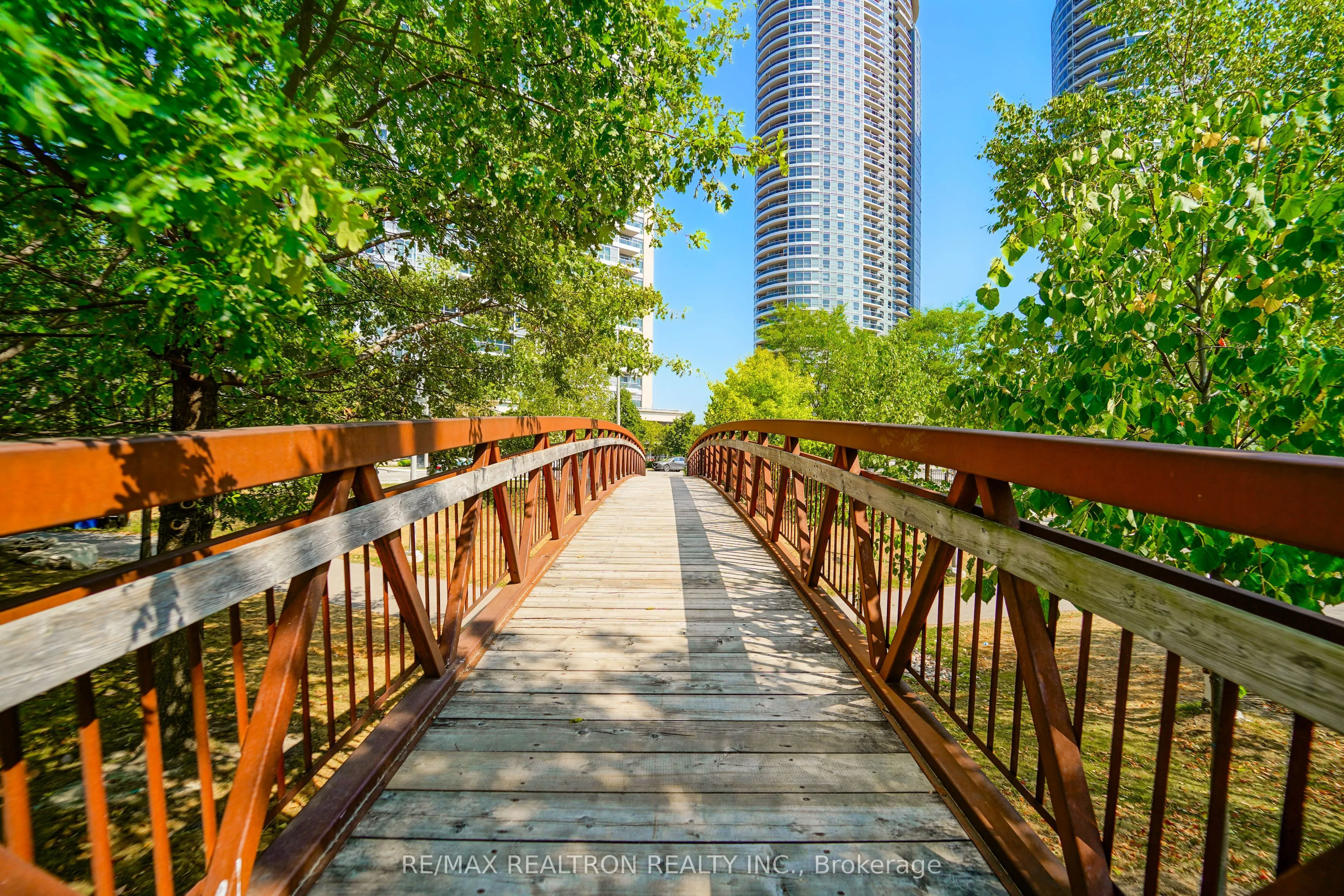 181 Village Green Square, #2518