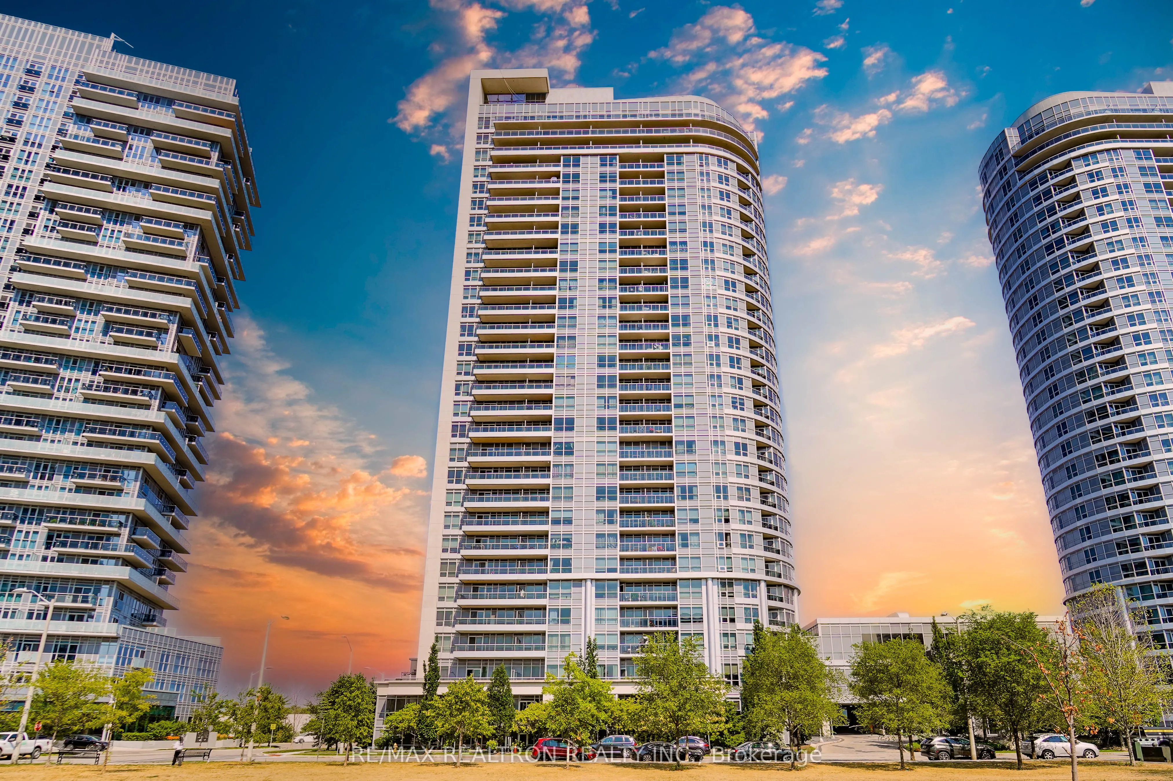 181 Village Green Square, #2518