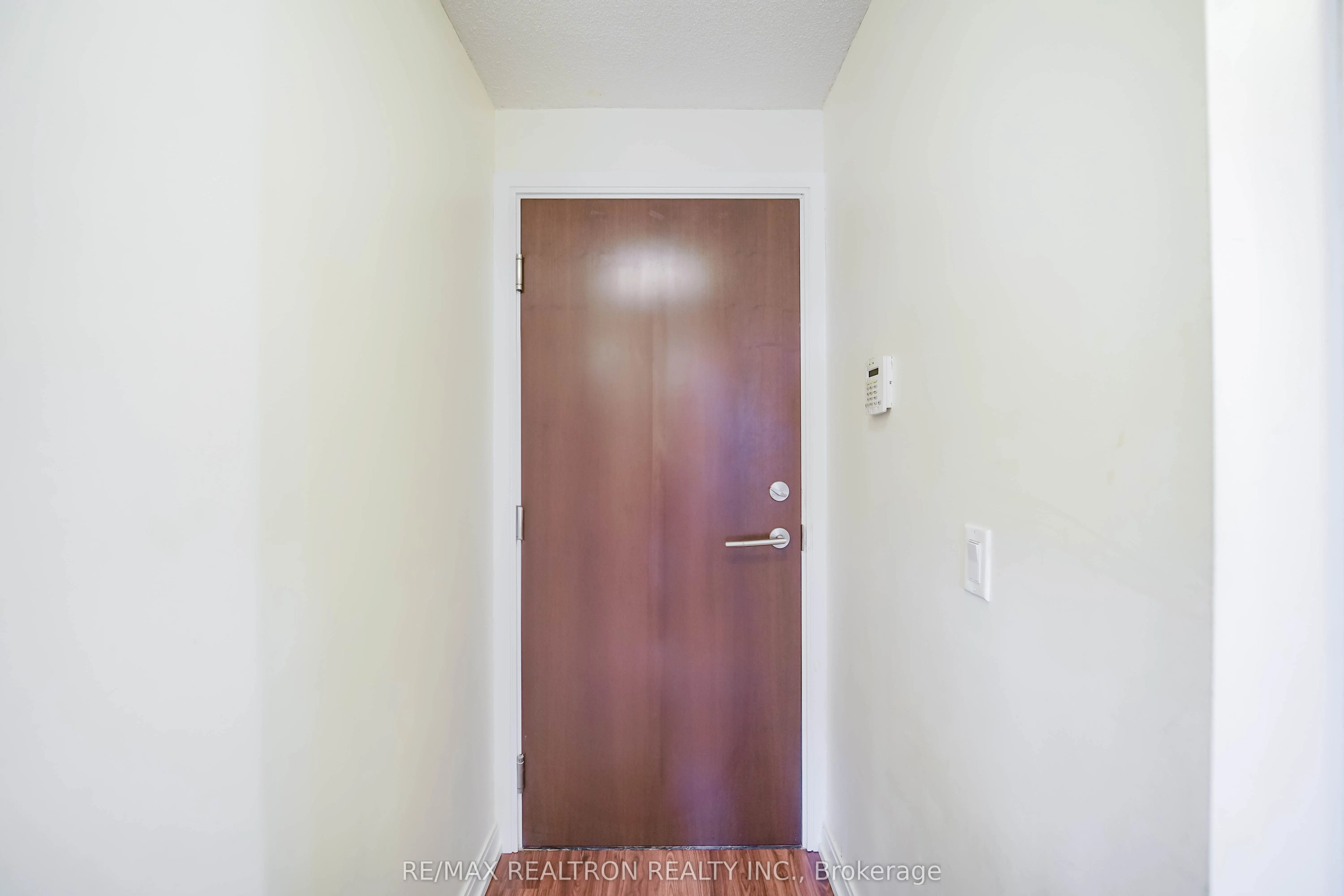 181 Village Green Square, #2518