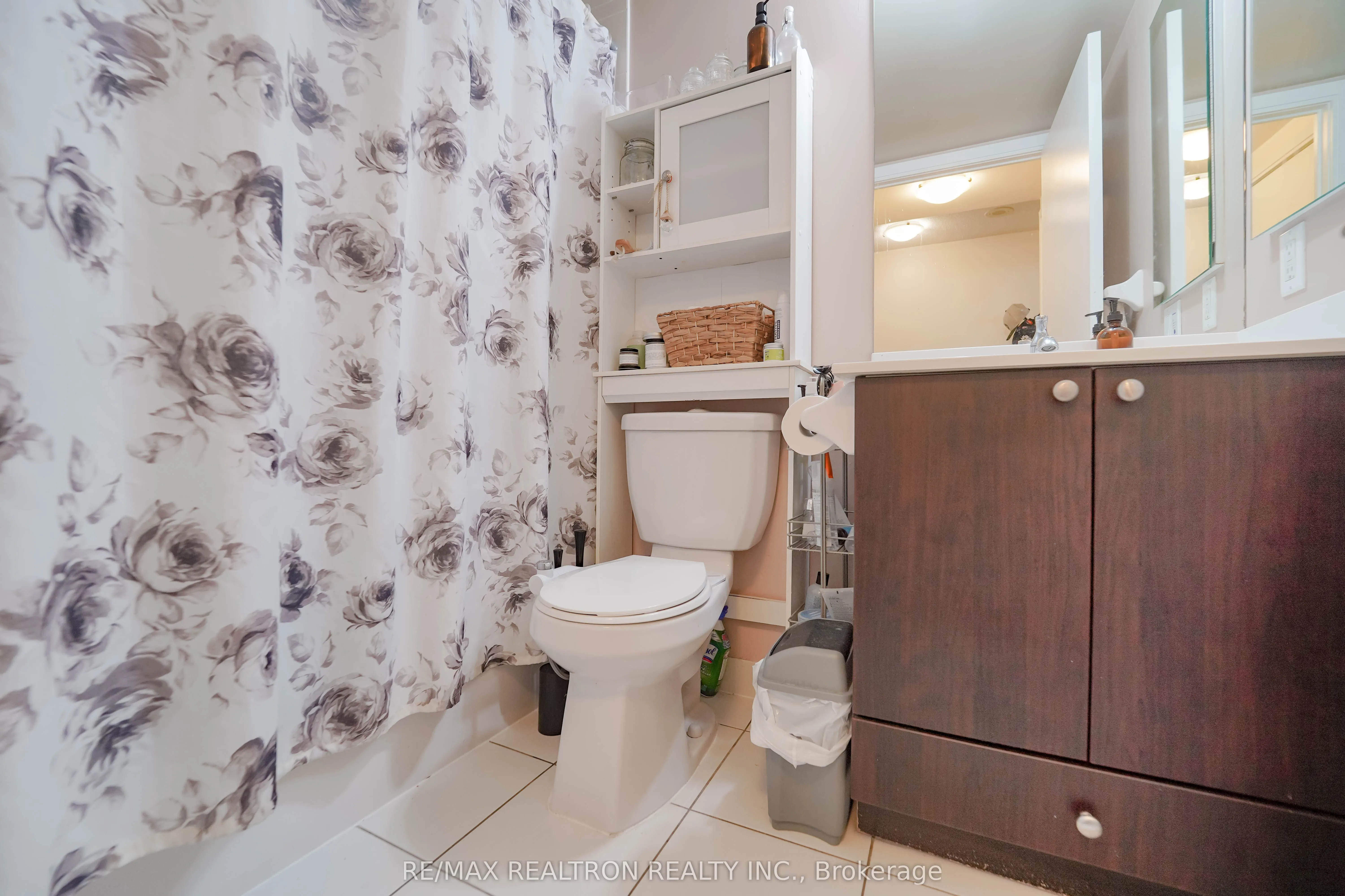 181 Village Green Square, #2518