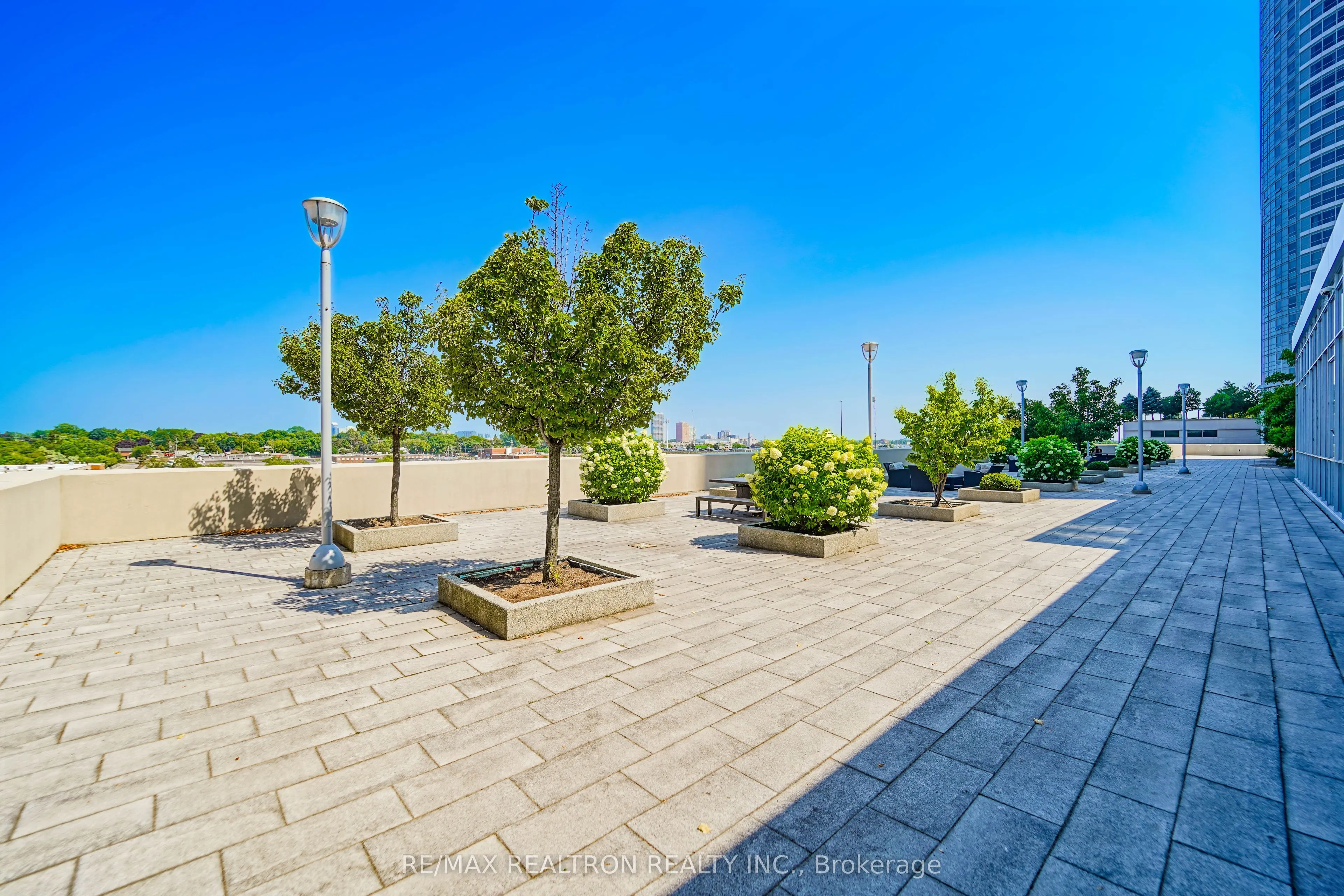 181 Village Green Square, #2518