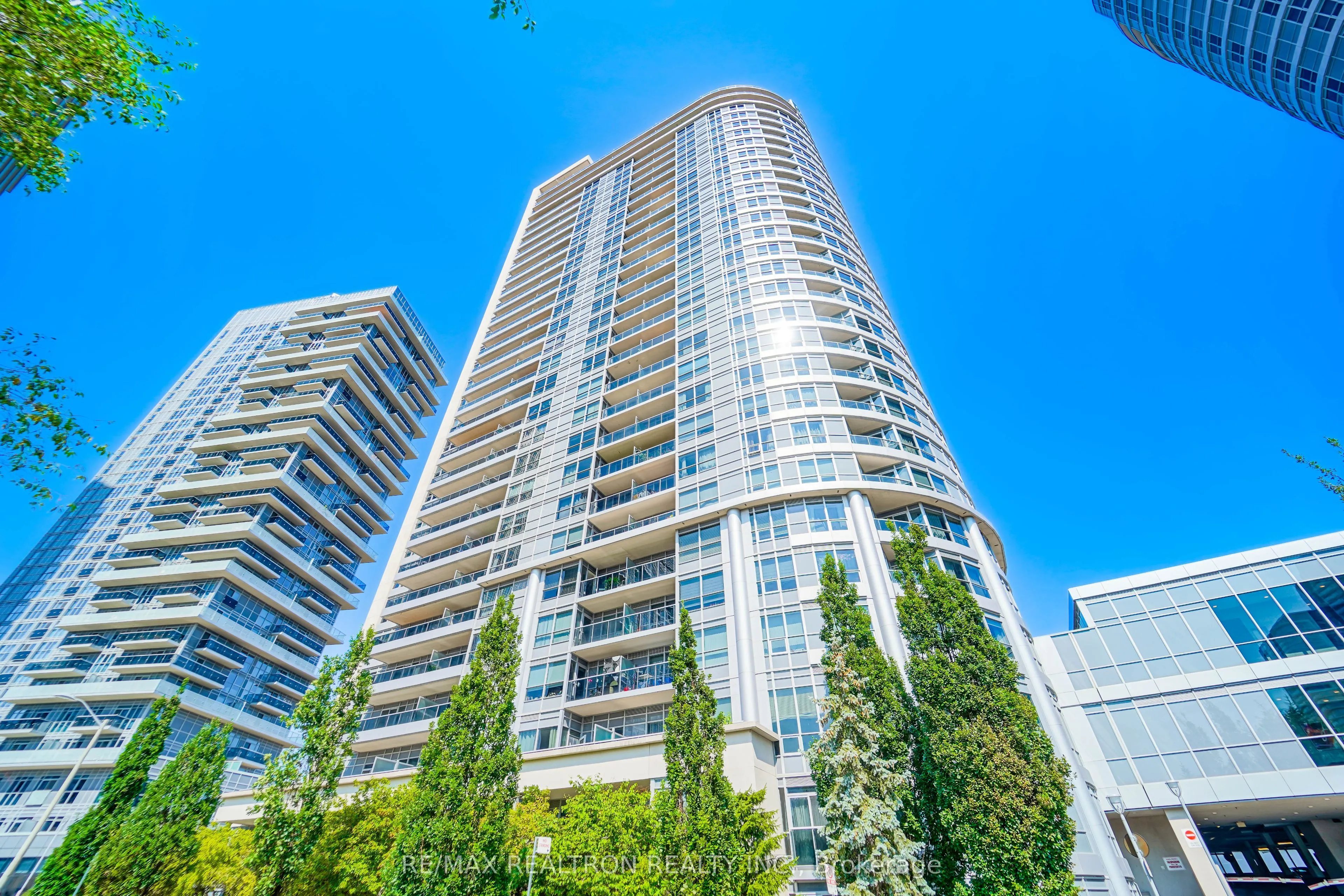 181 Village Green Square, #2518