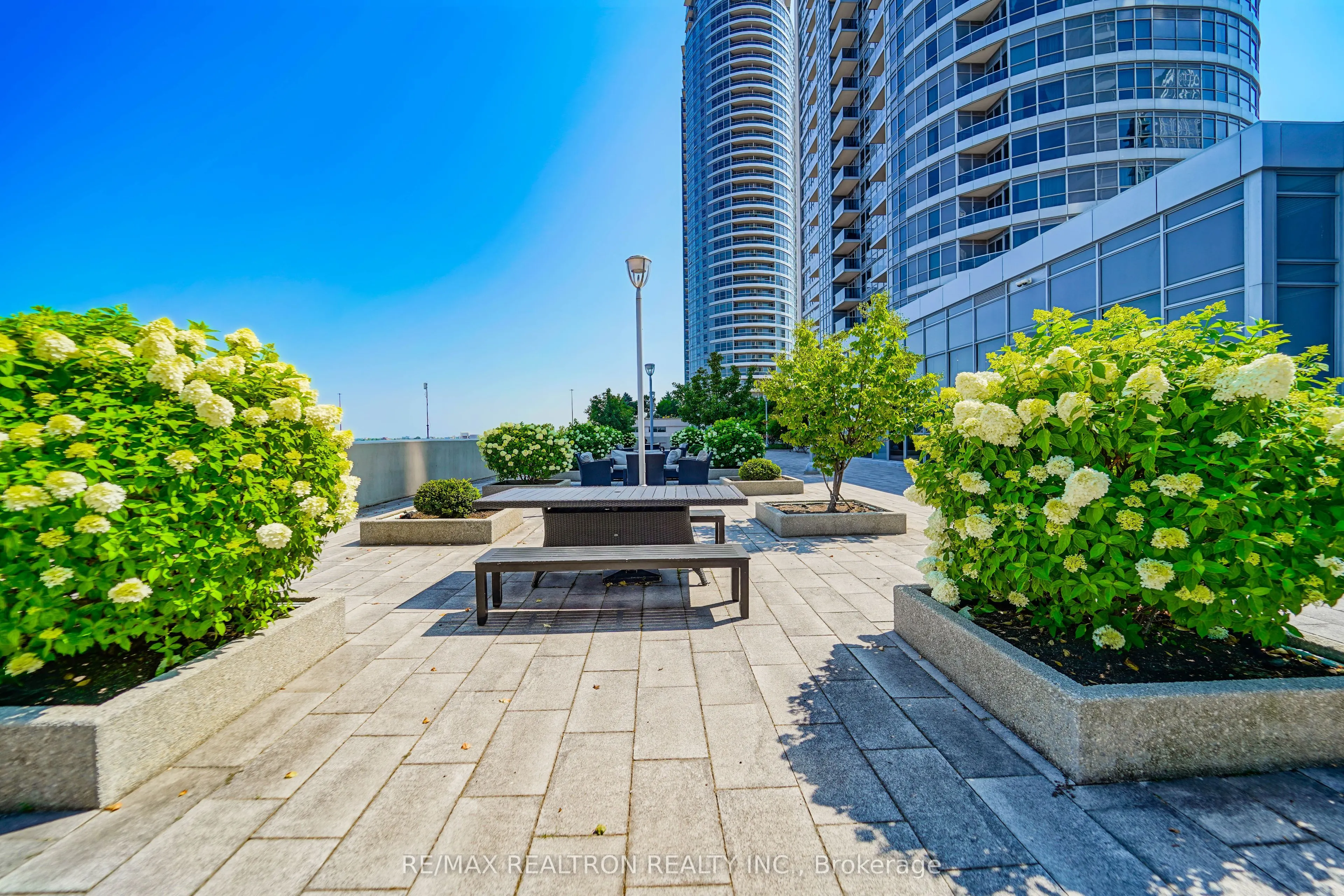 181 Village Green Square, #2518