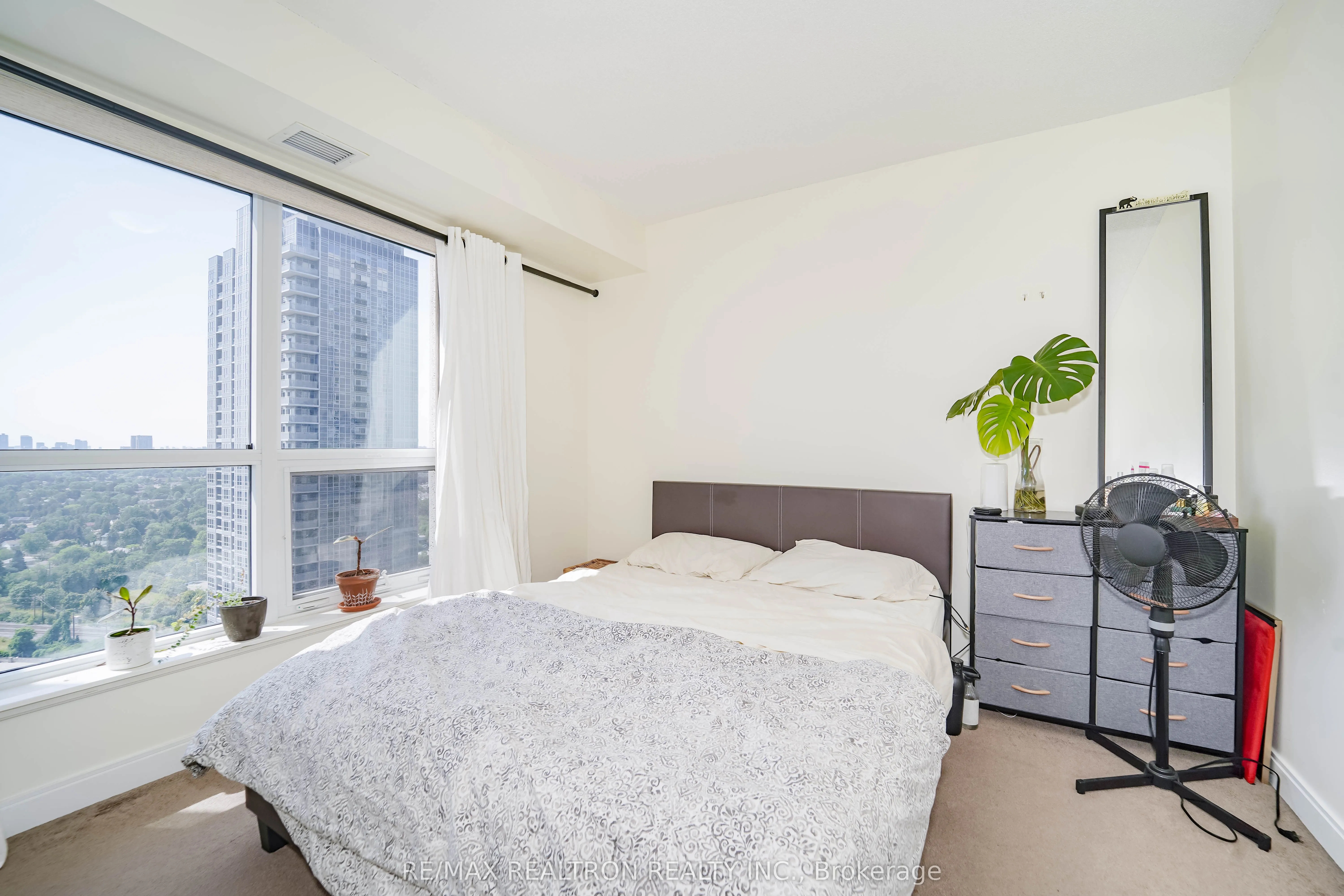 181 Village Green Square, #2518