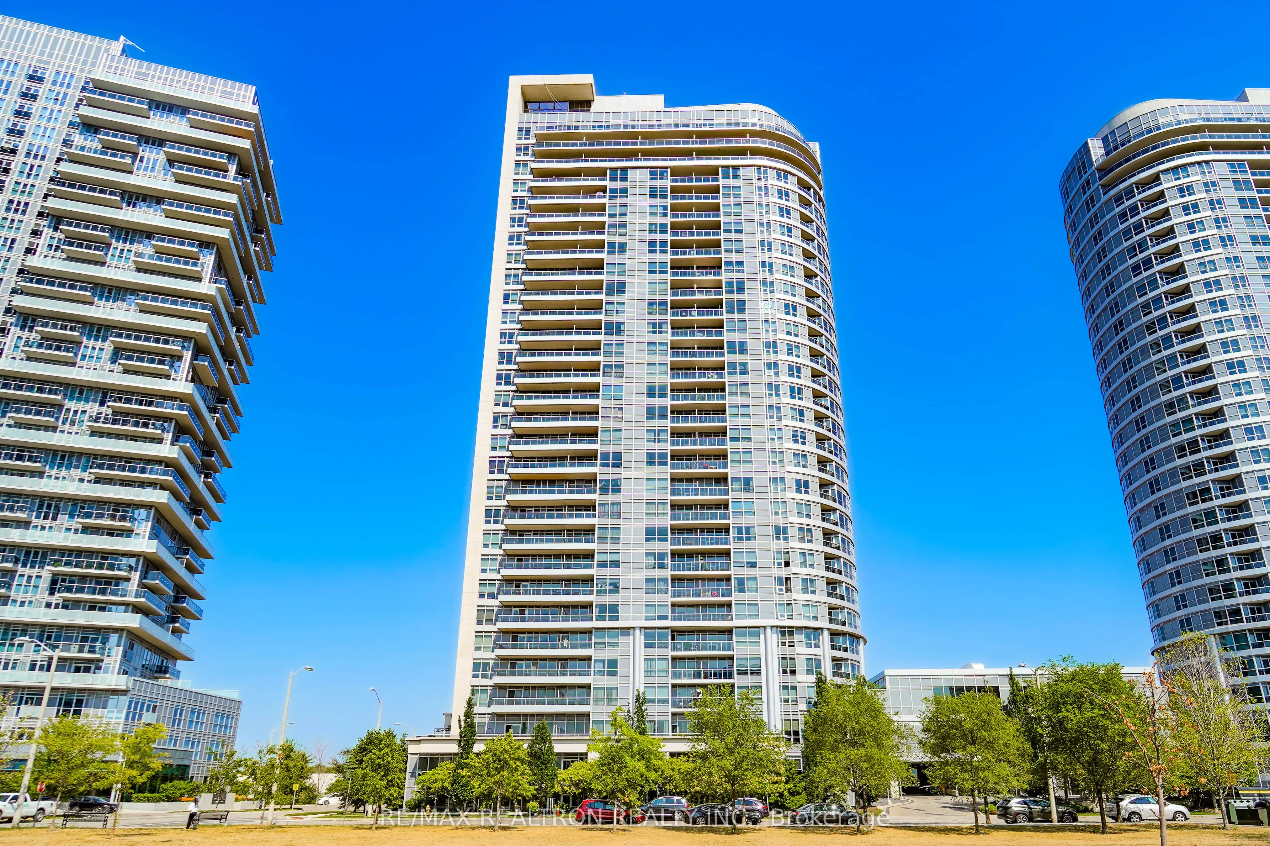 181 Village Green Square, #2518