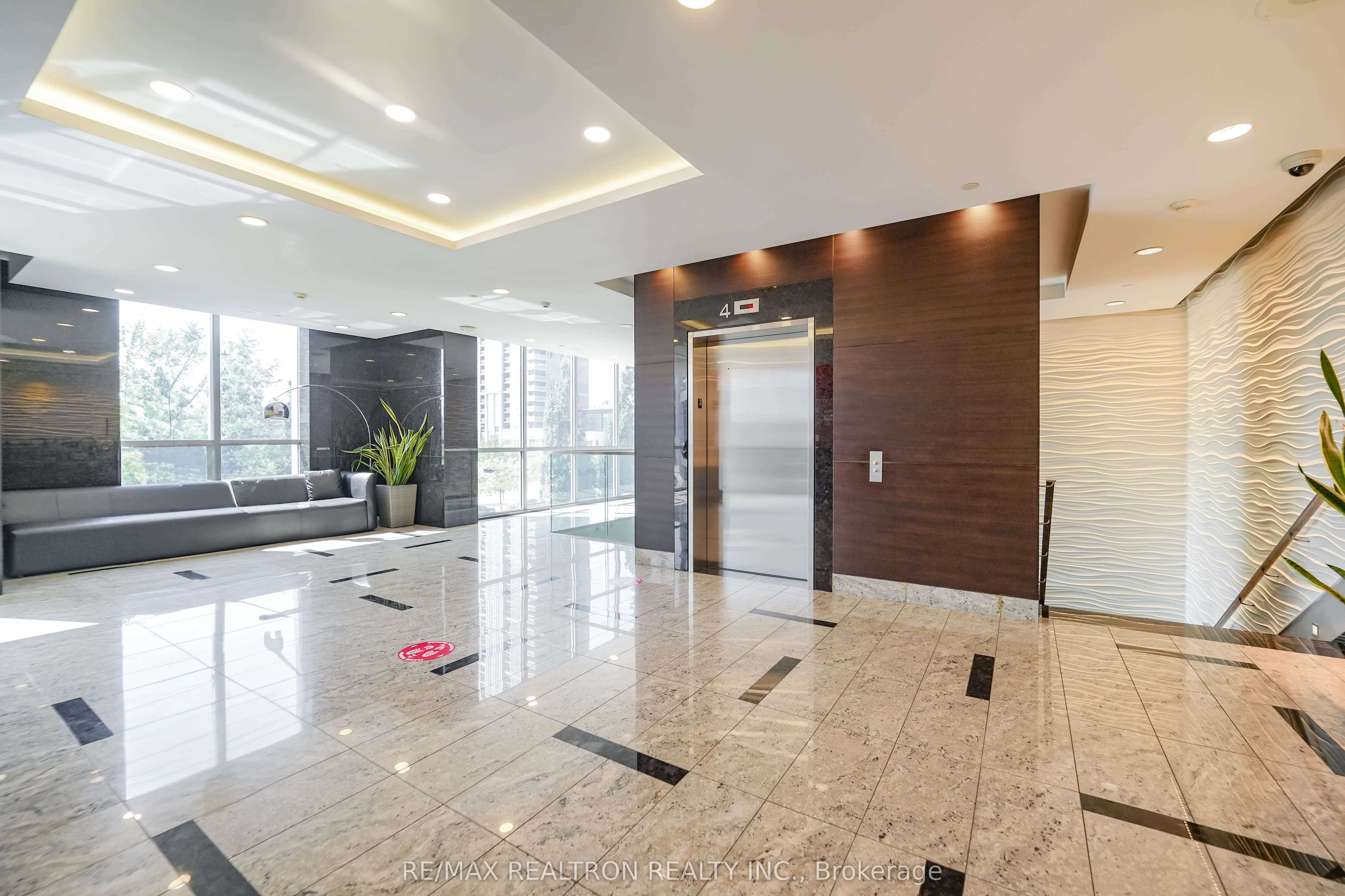 181 Village Green Square, #2518