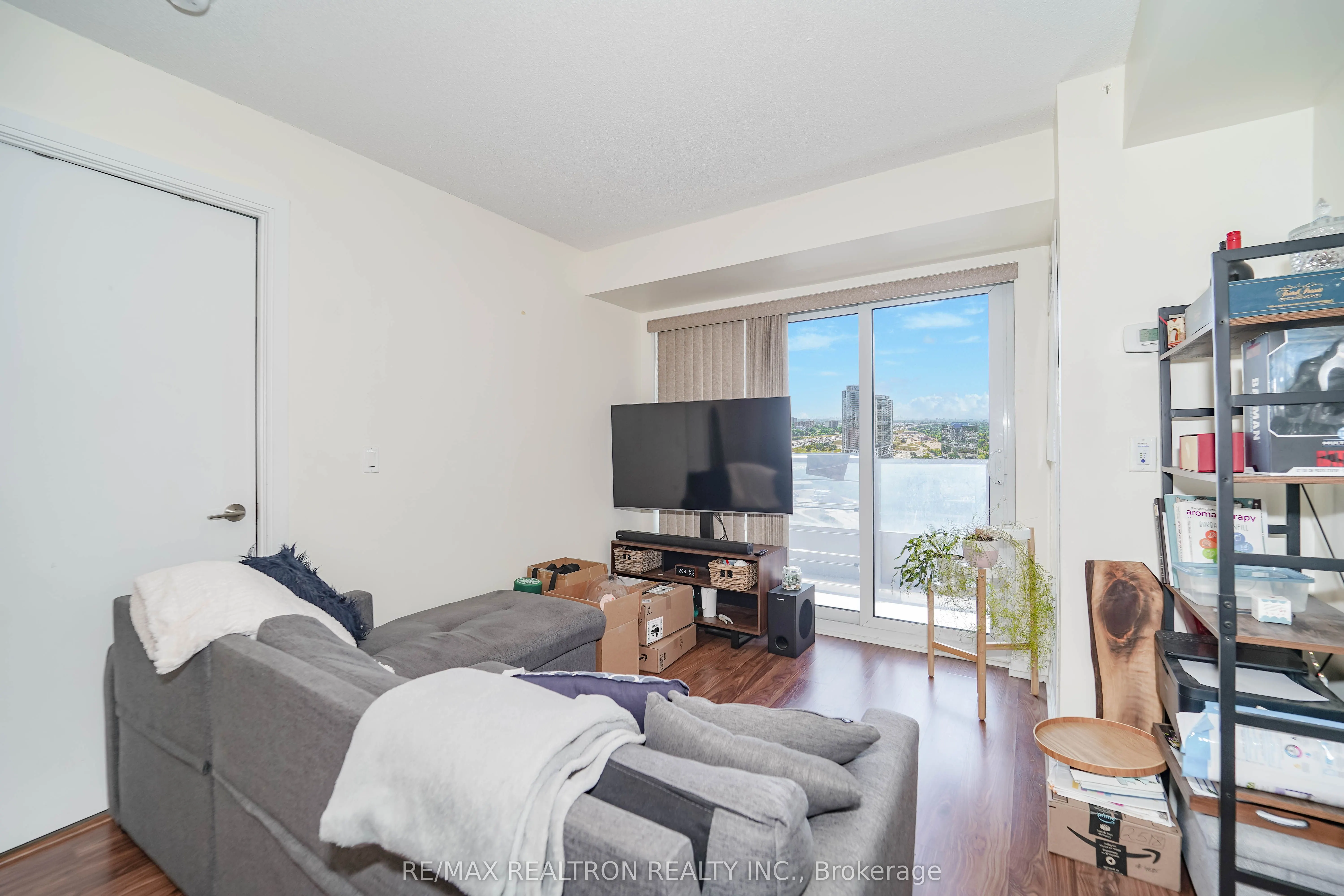 181 Village Green Square, #2518