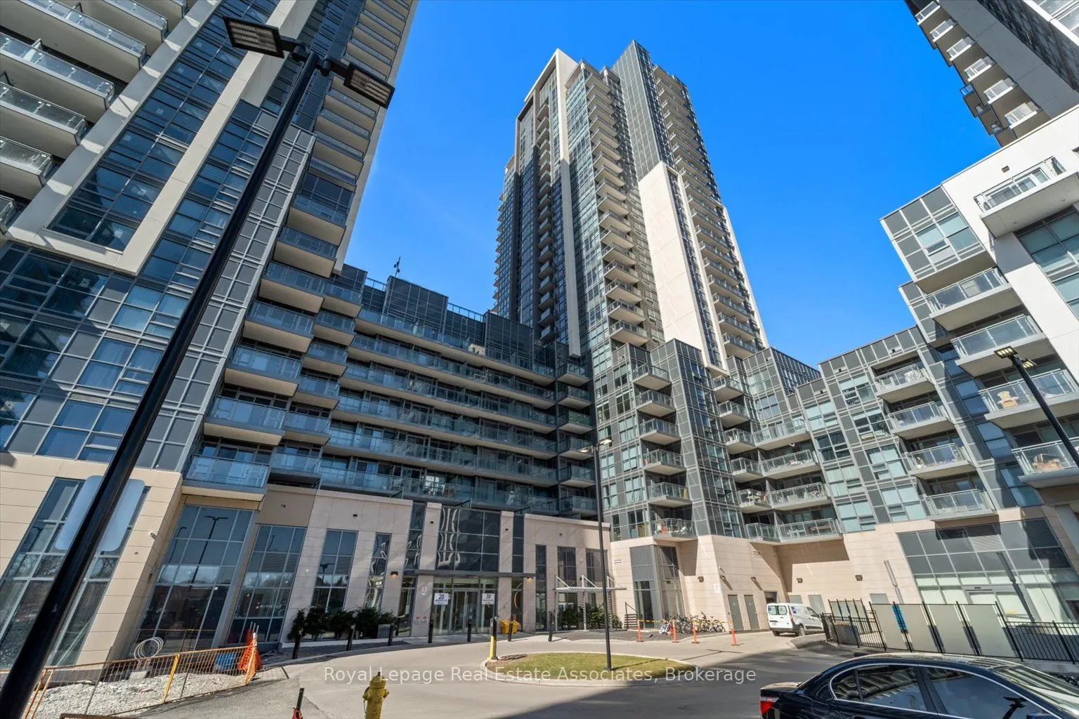 30 Meadowglen Place, #1106