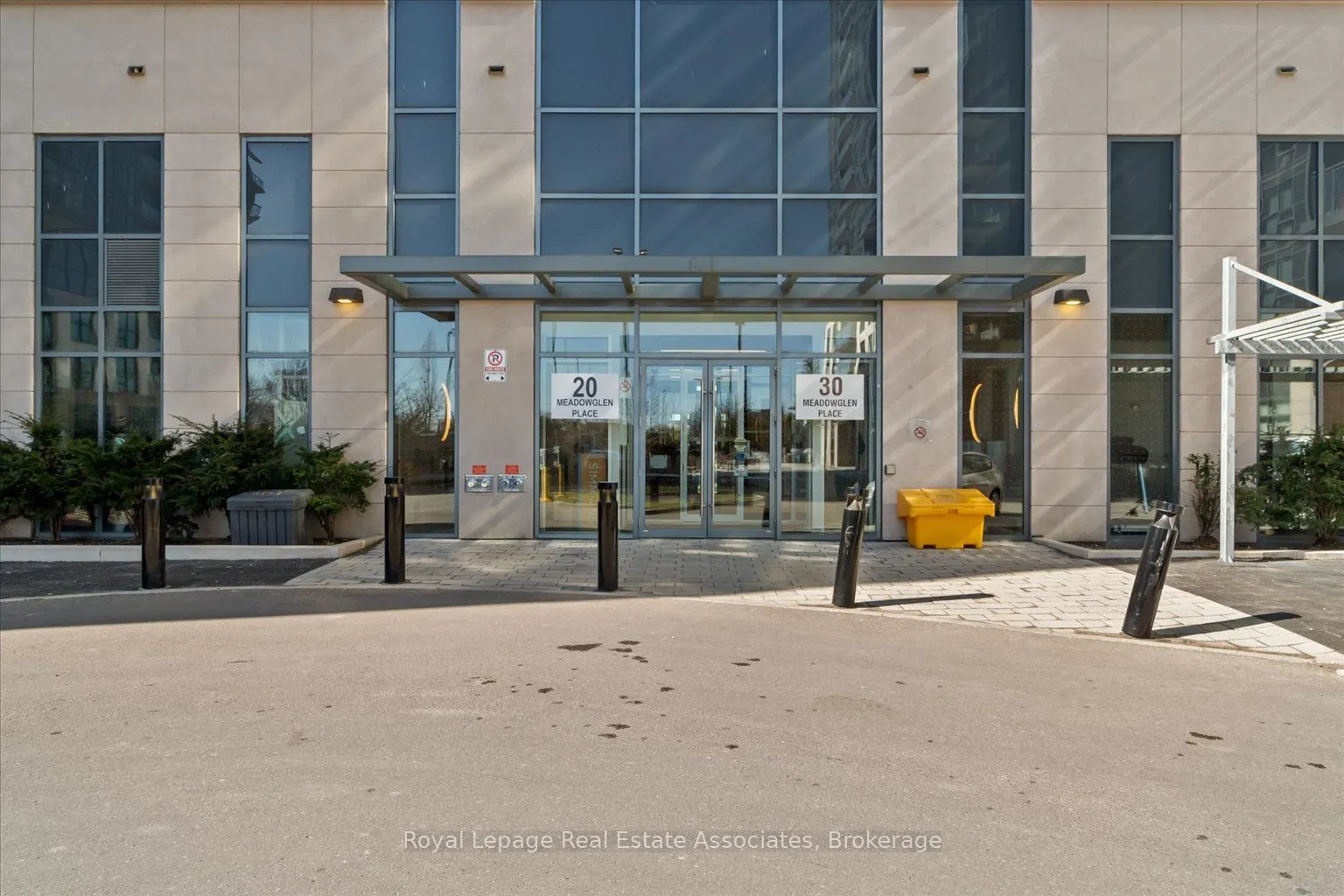30 Meadowglen Place, #1106