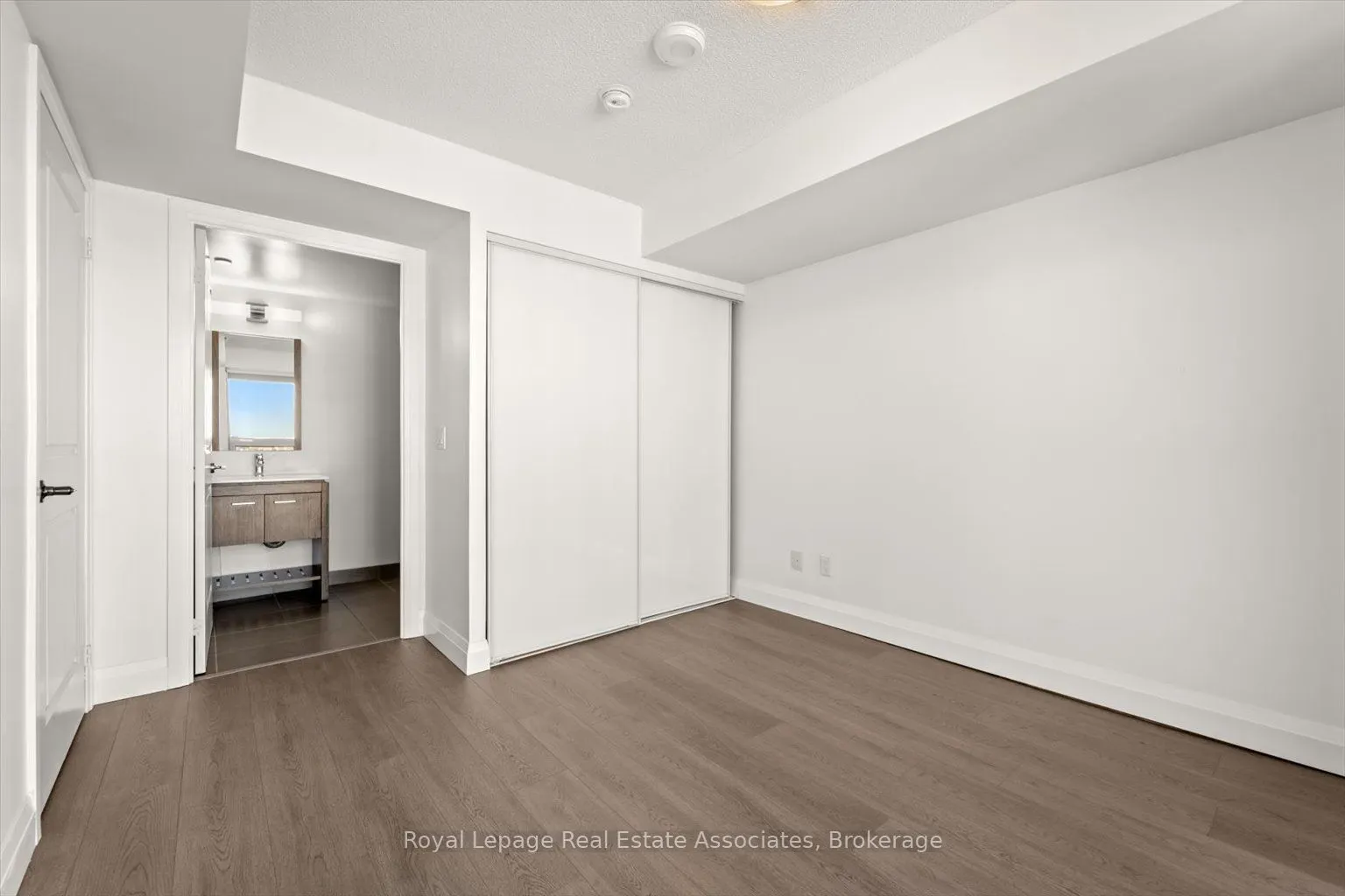 30 Meadowglen Place, #1106