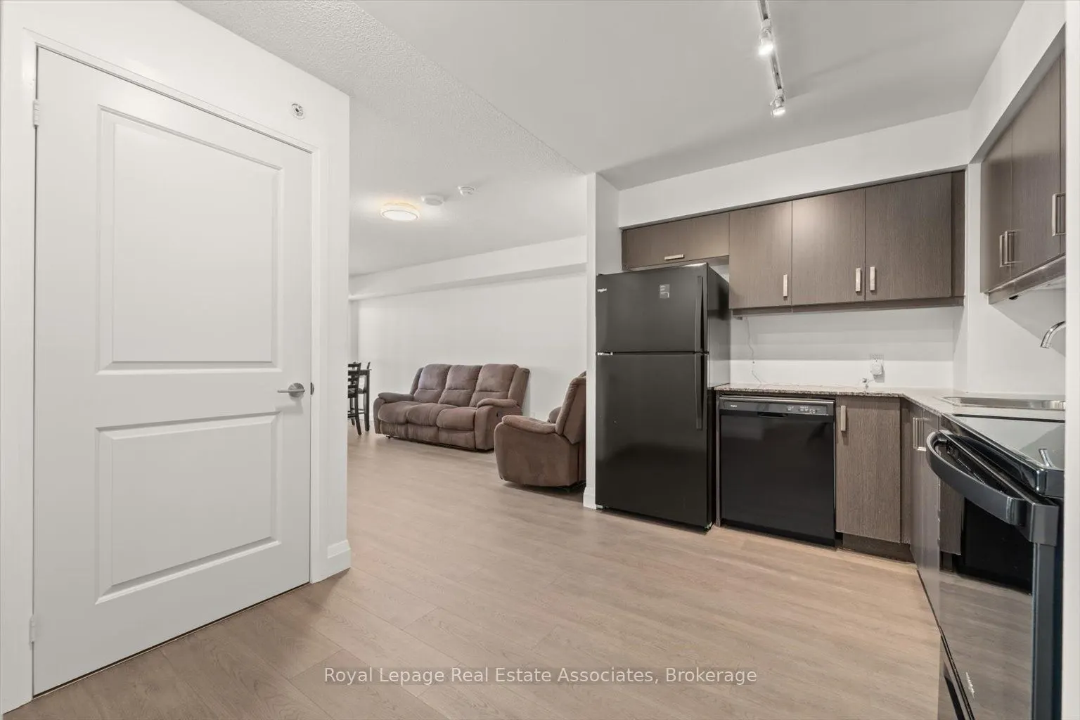 30 Meadowglen Place, #1106