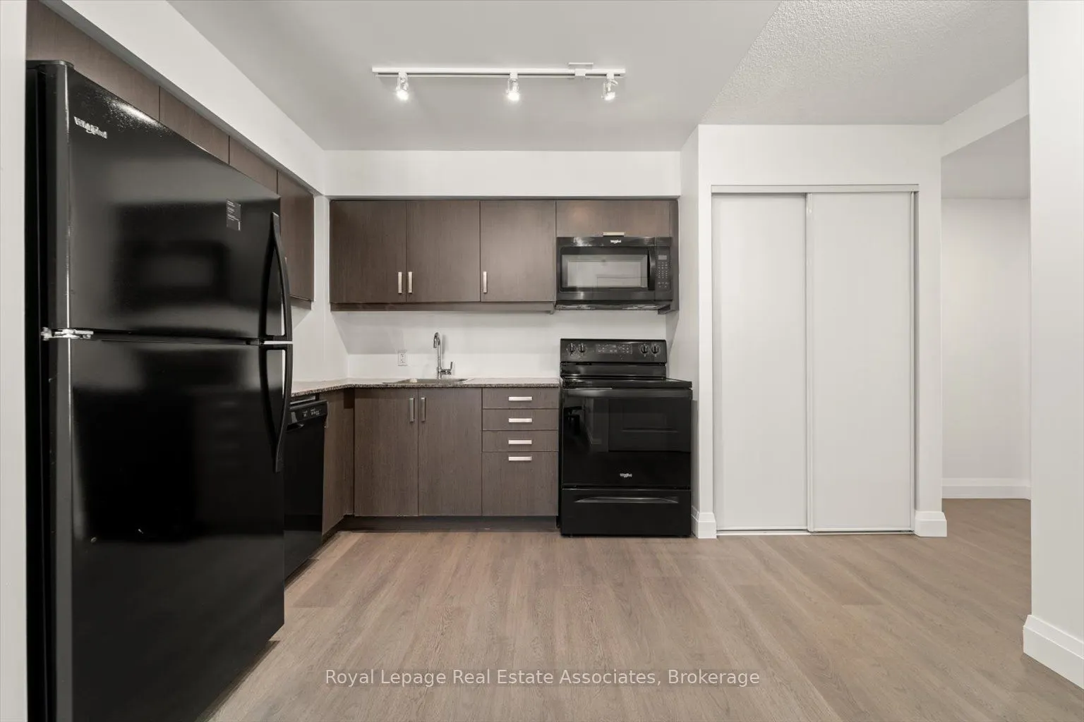 30 Meadowglen Place, #1106