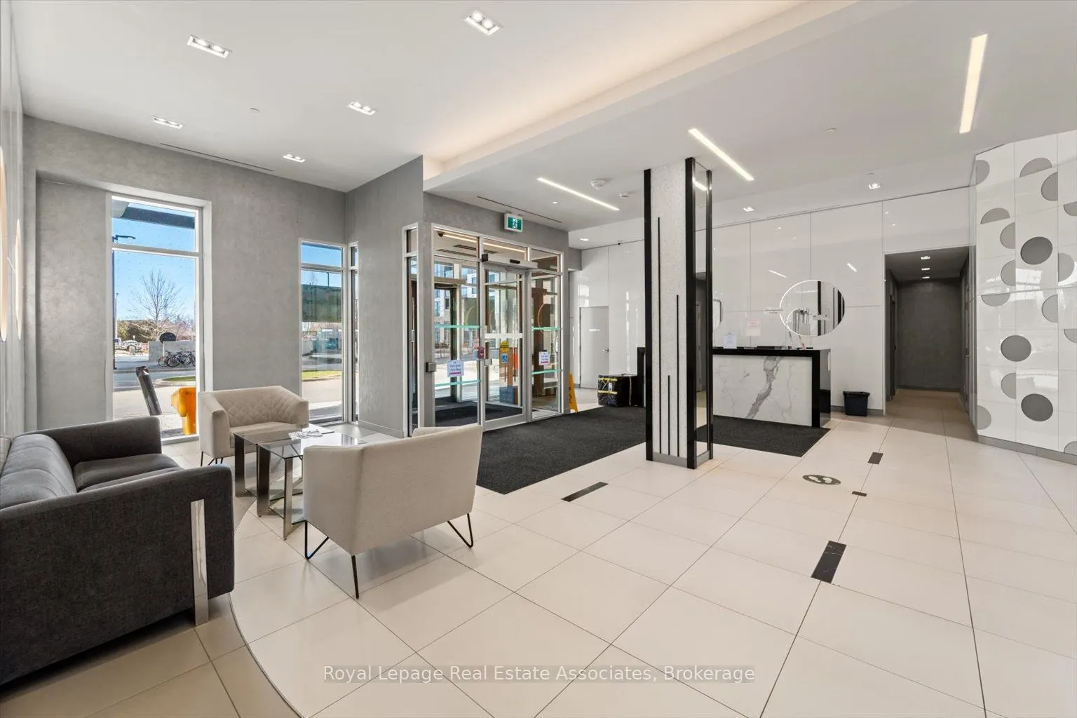 30 Meadowglen Place, #1106