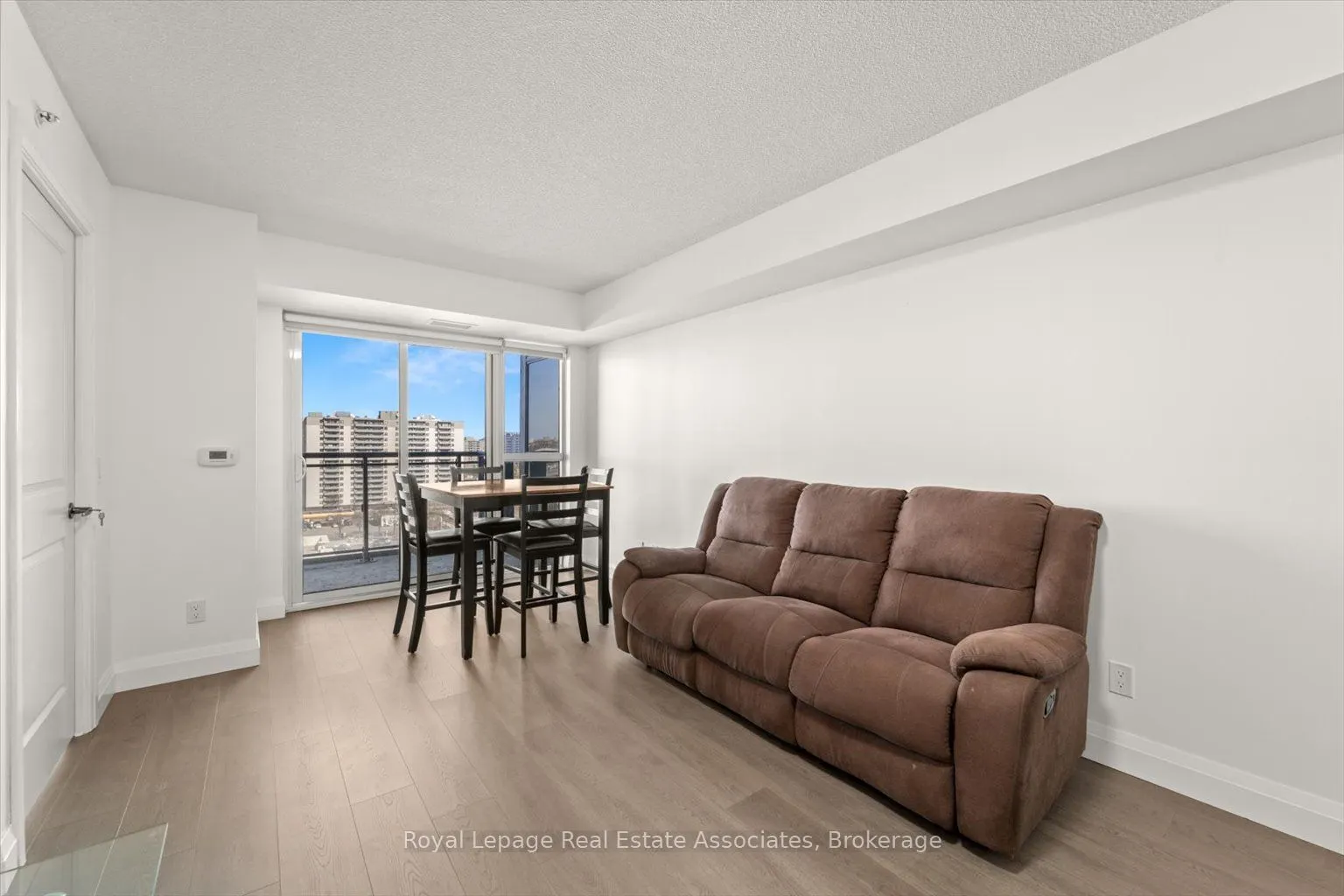30 Meadowglen Place, #1106