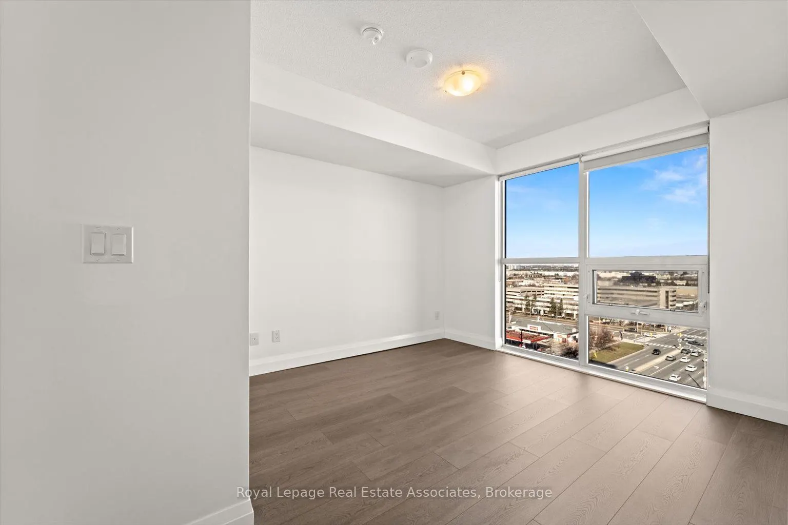 30 Meadowglen Place, #1106